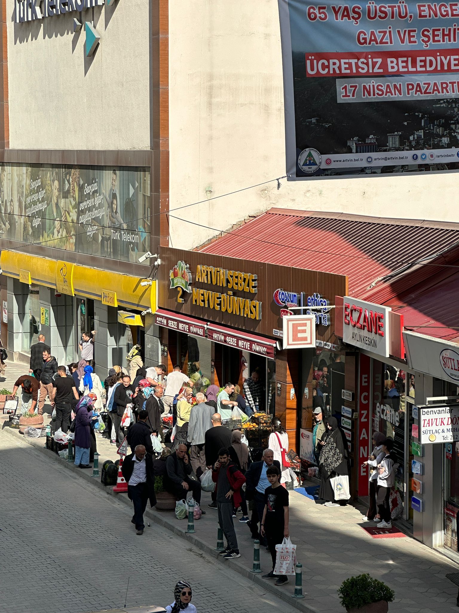 Halk ucuz sebzeye üşüştü (3)