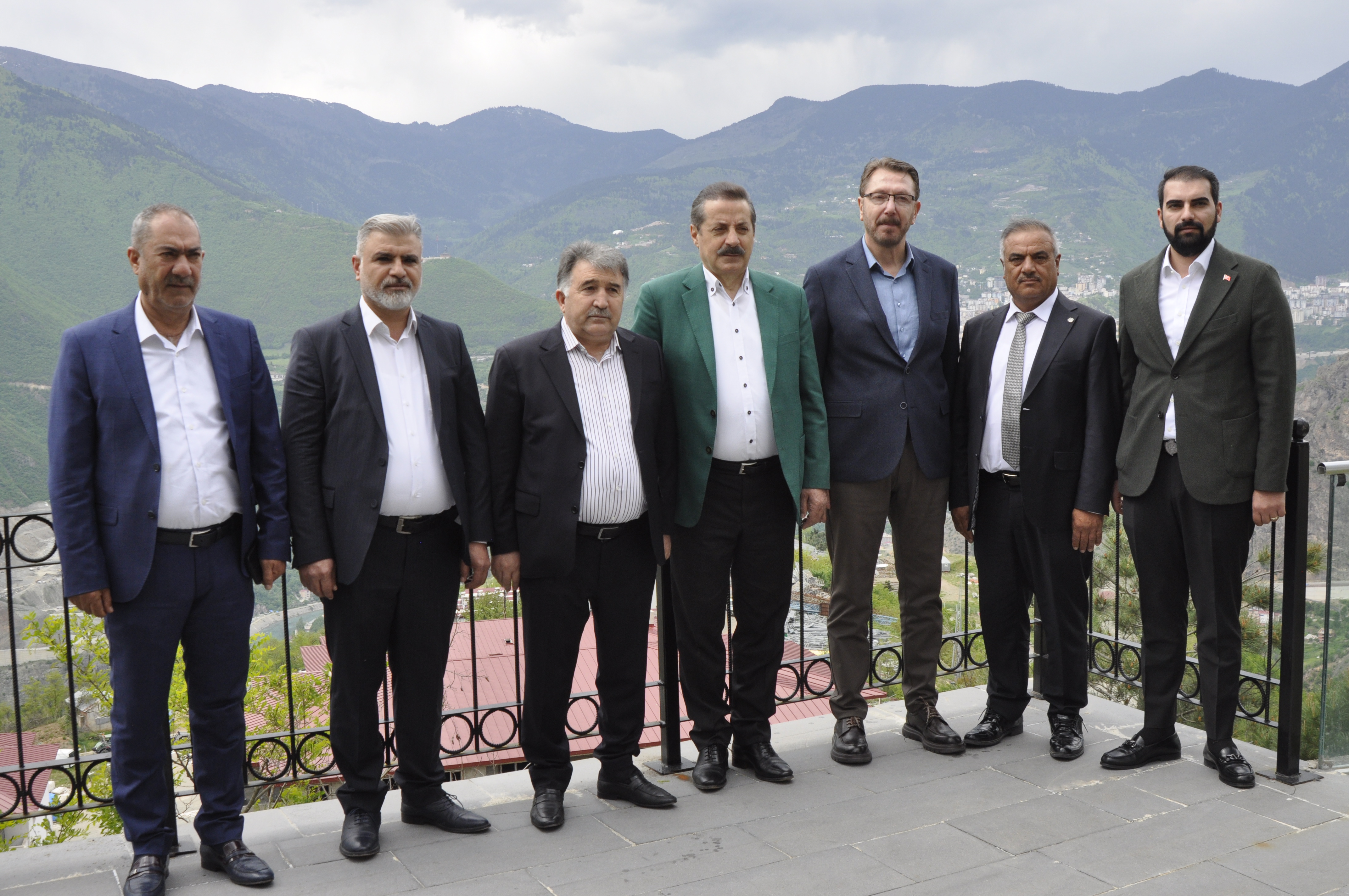 AK Parti milletvekili adayı Çelik, Artvin'de seçim çalışmalarını sürdürüyor (2)