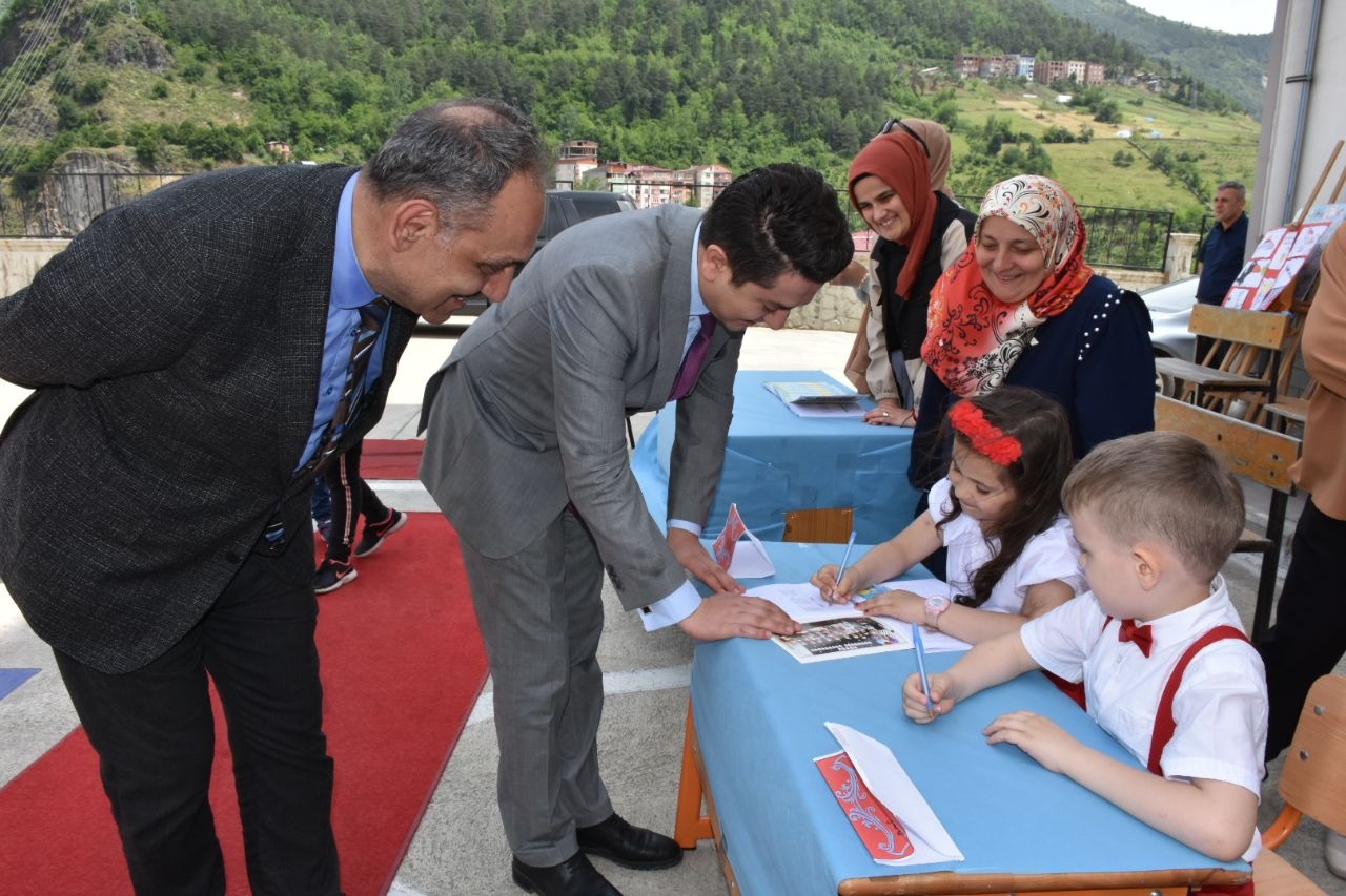 Borçka Atatürk Ortaokulu (1)