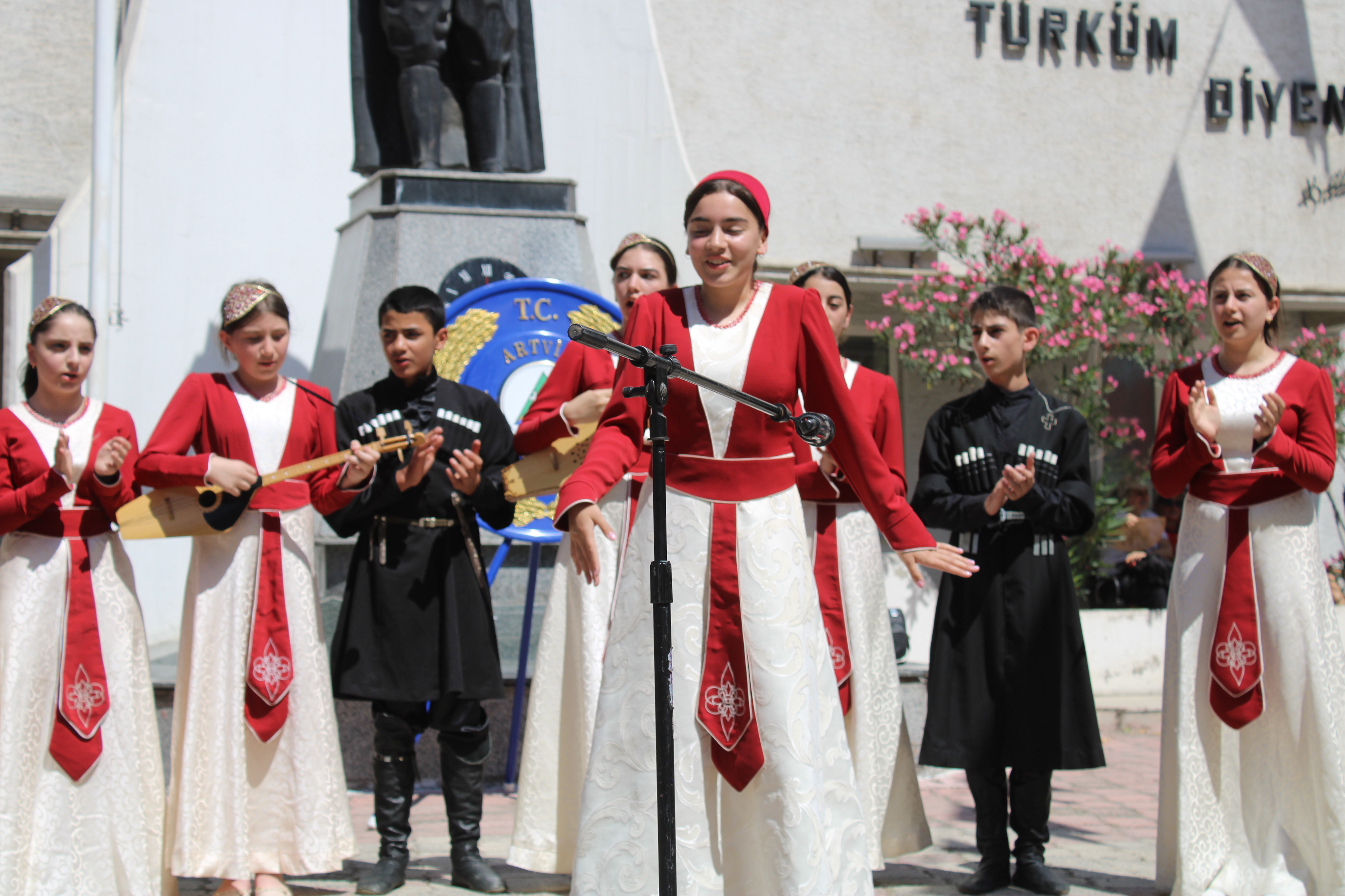 Artvin'de, 42. Kafkasör Kültür, Turizm ve Sanat Festivali başladı (7)