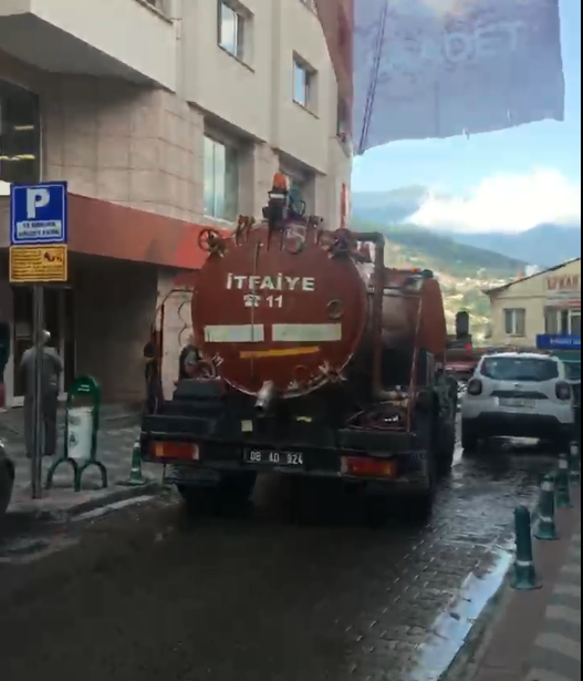 Artvin’de otopark sorunu trafiği aksatıyor (2)