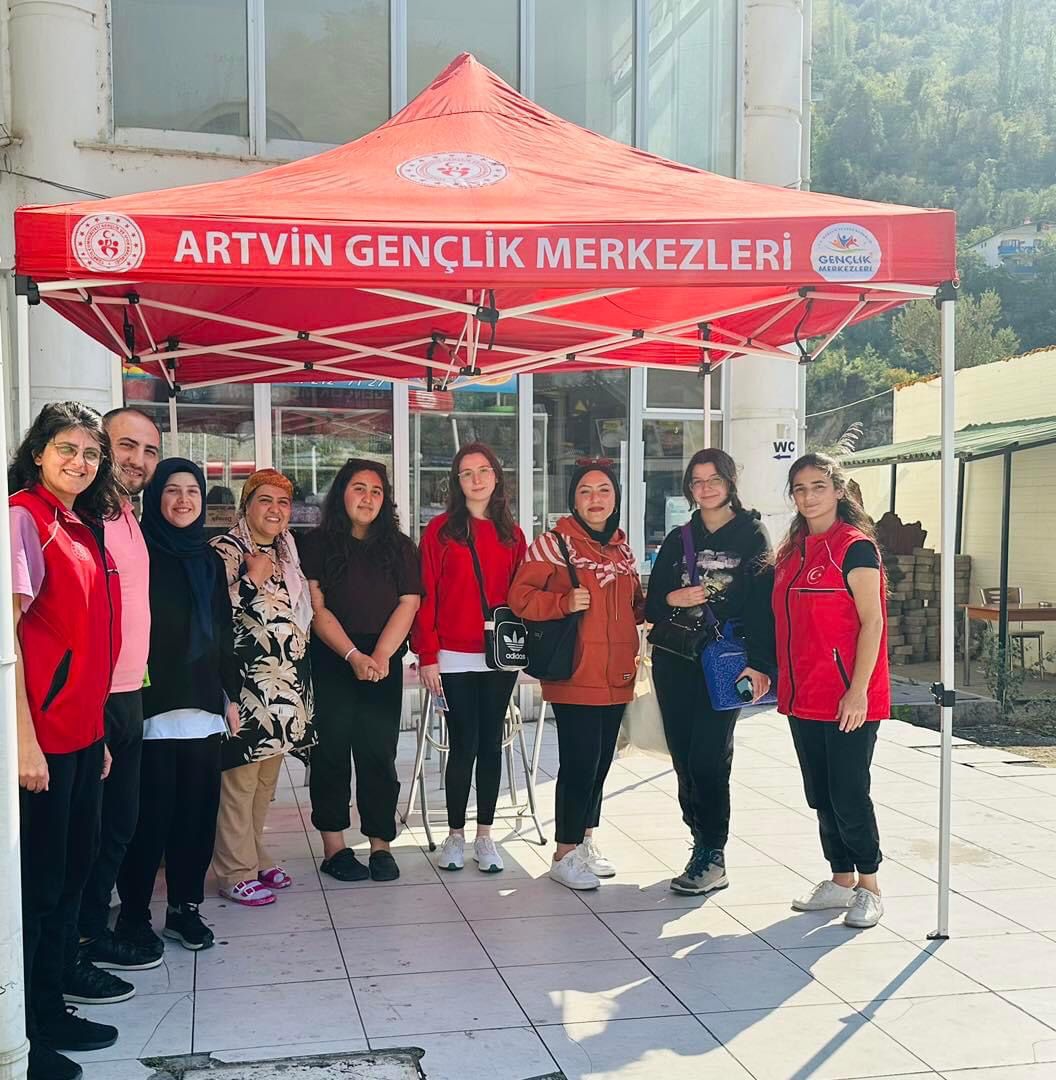 AÇÜ’lü öğrencileri karşıladılar (3)