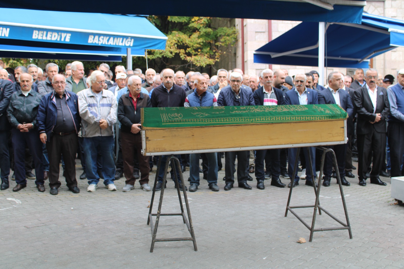 Emekli öğretmen son yolculuğuna uğurlandı (3)