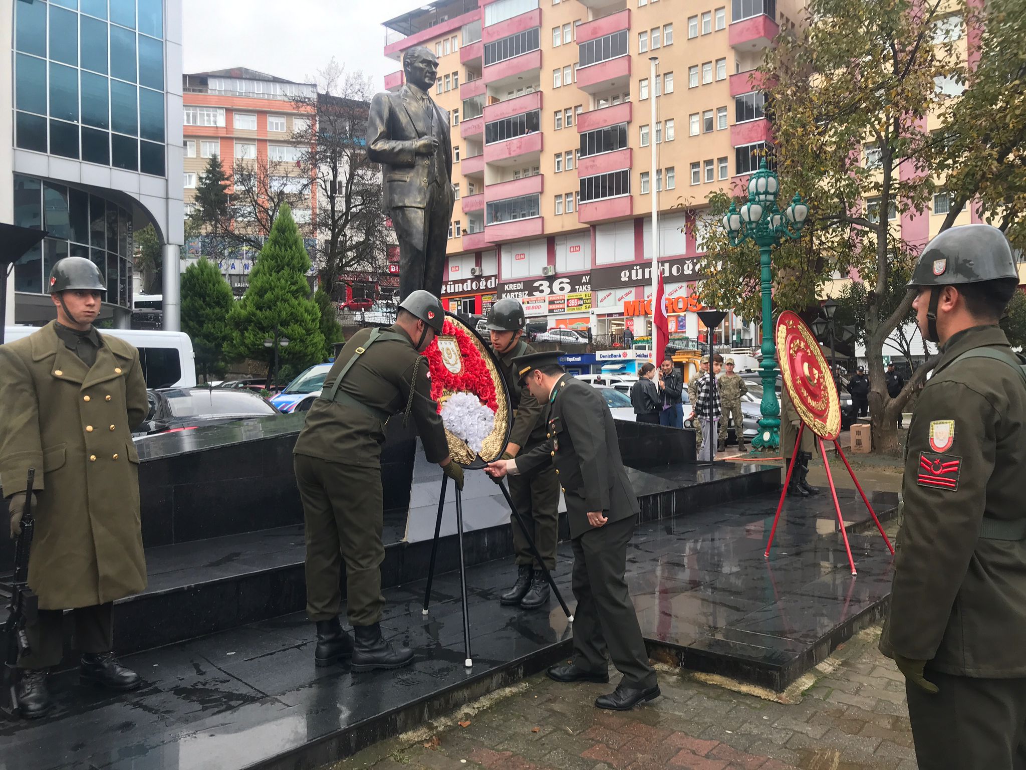 Atatürk’ü Anma Günü Çelenk Sunumuyla Başladı (1)