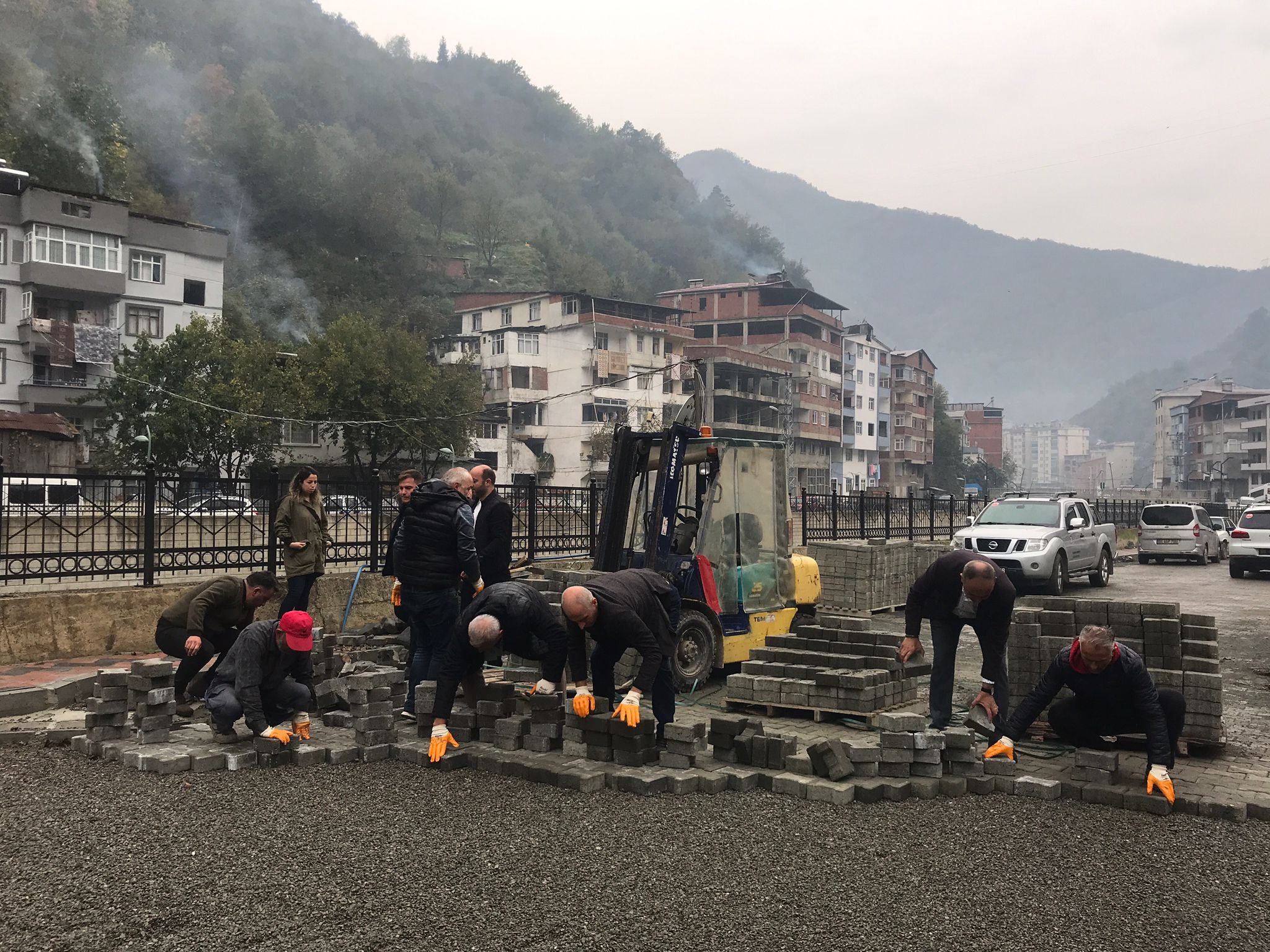 İmece İle Parkı Taşı Döşediler (1)