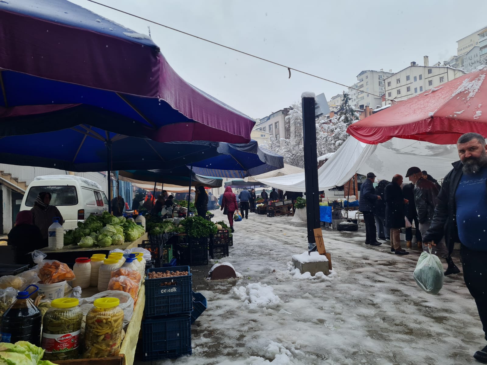 Pazarcılar Pazar Yerinden Şikayetçi (1)