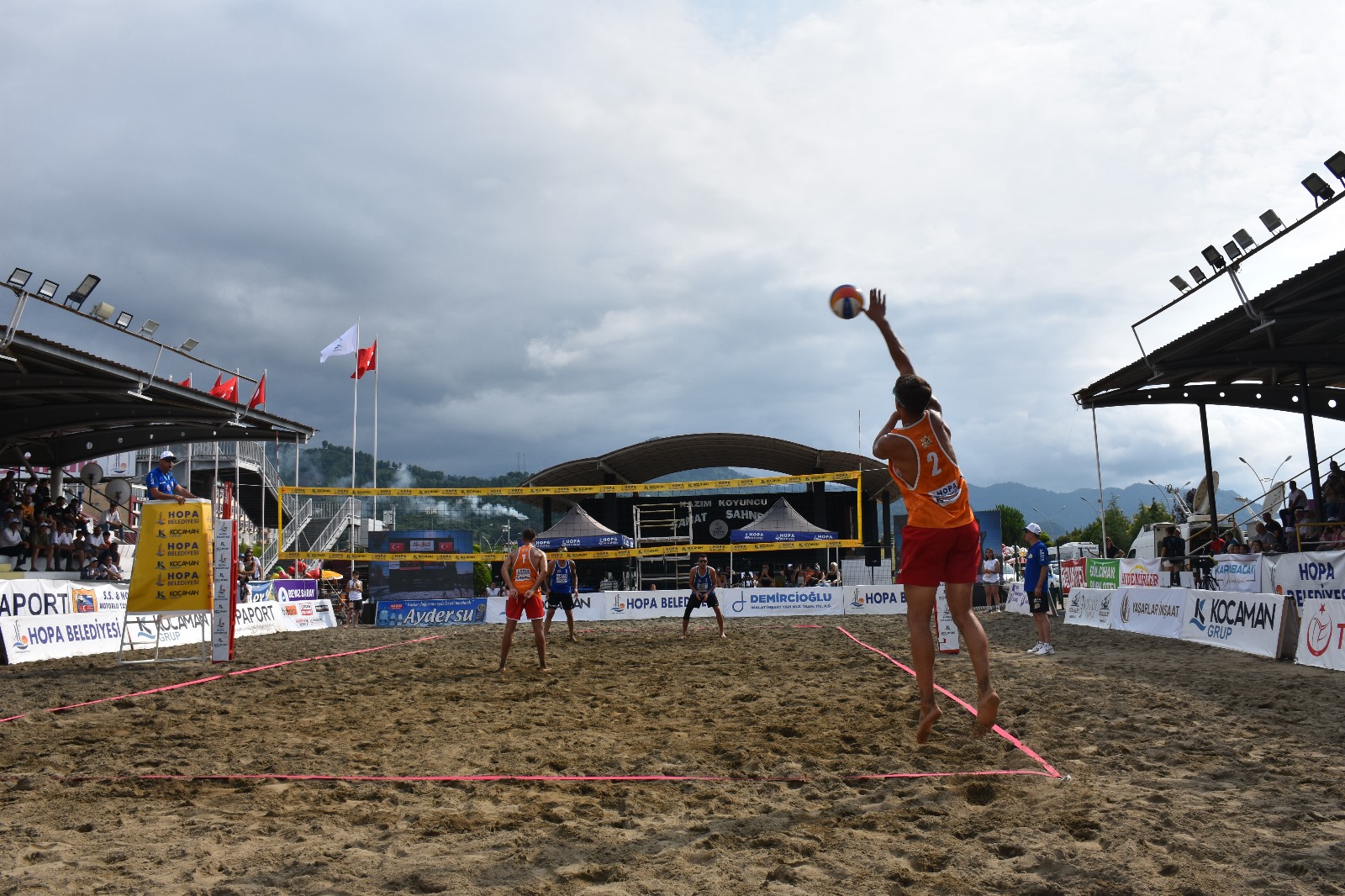 Plaj Voleybolu Turnuvası Büyük Bir Coşkuyla Tamamlandı