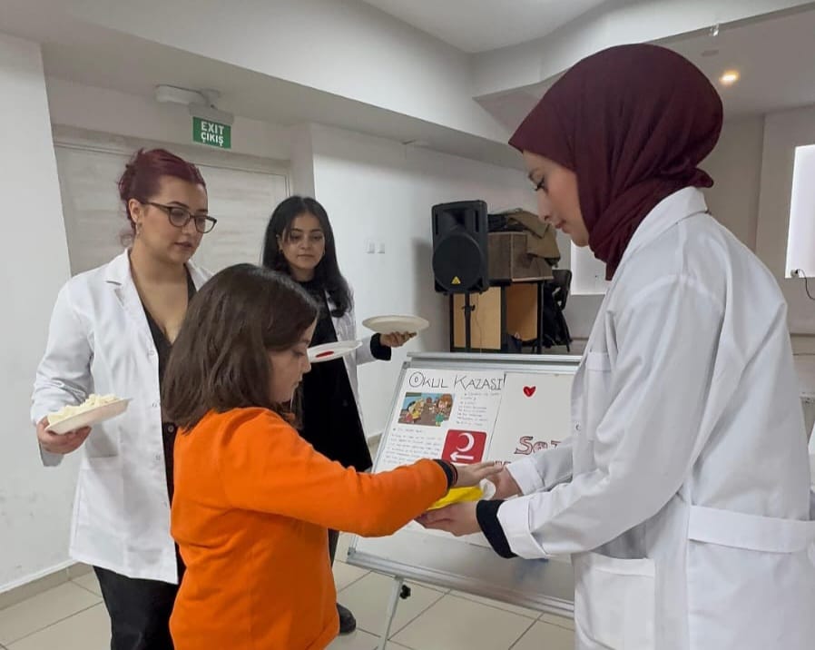 Eğlenceli Etkinliklerle İlk Yardım Eğitimi Verildi2