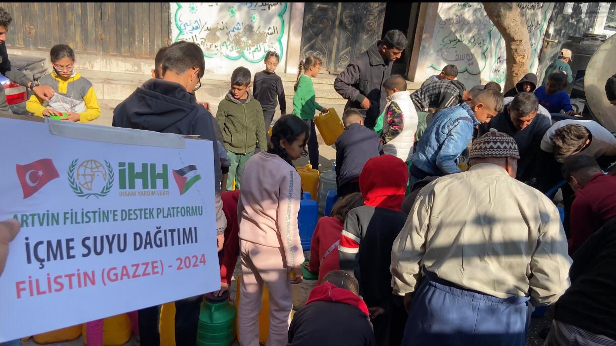 Gazze’de Binlerce Kişiye Su Yardımı Ulaştırıldı-2