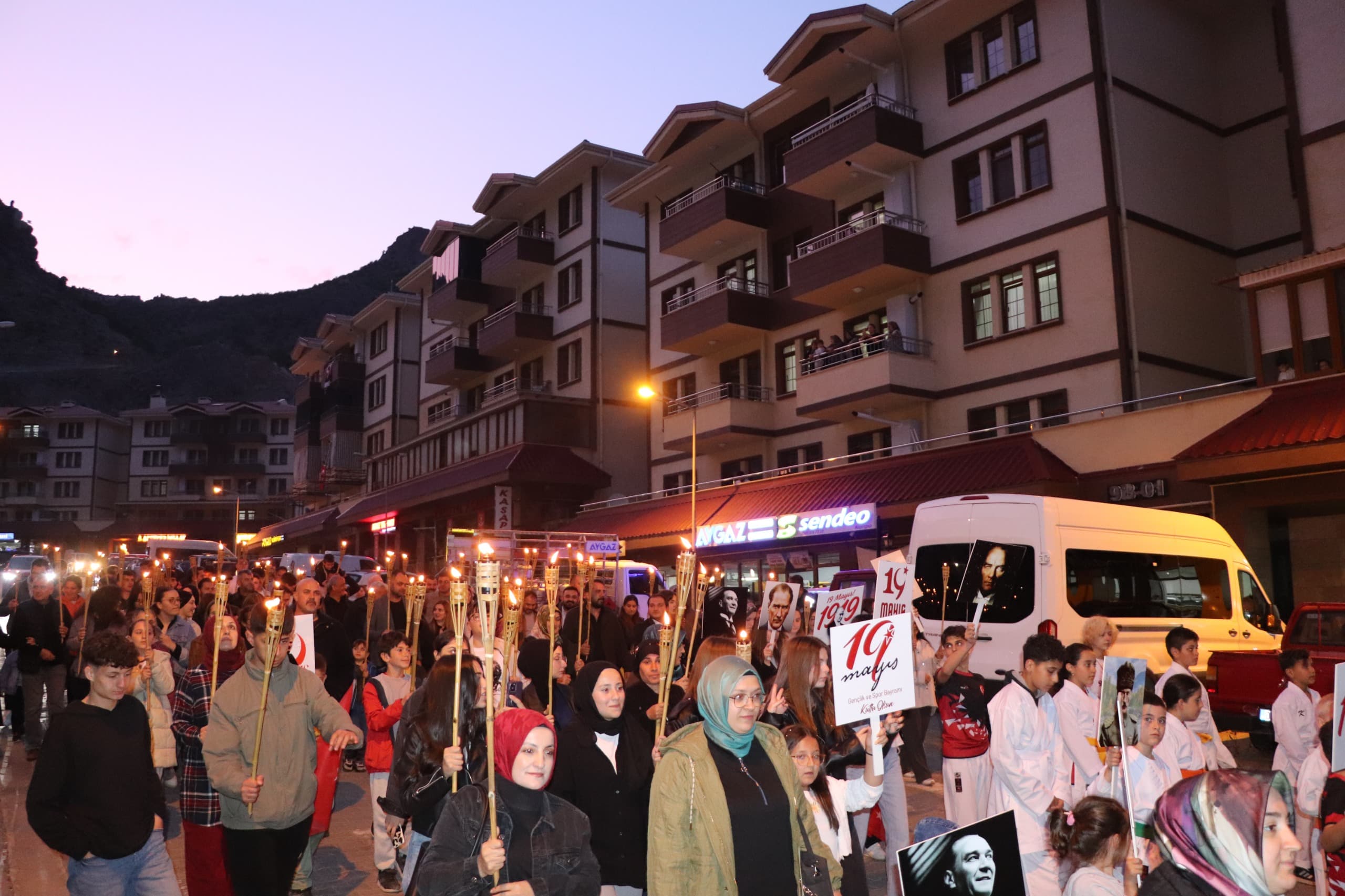Niyazi Koyuncu, Yusufeli’ni Salladı
