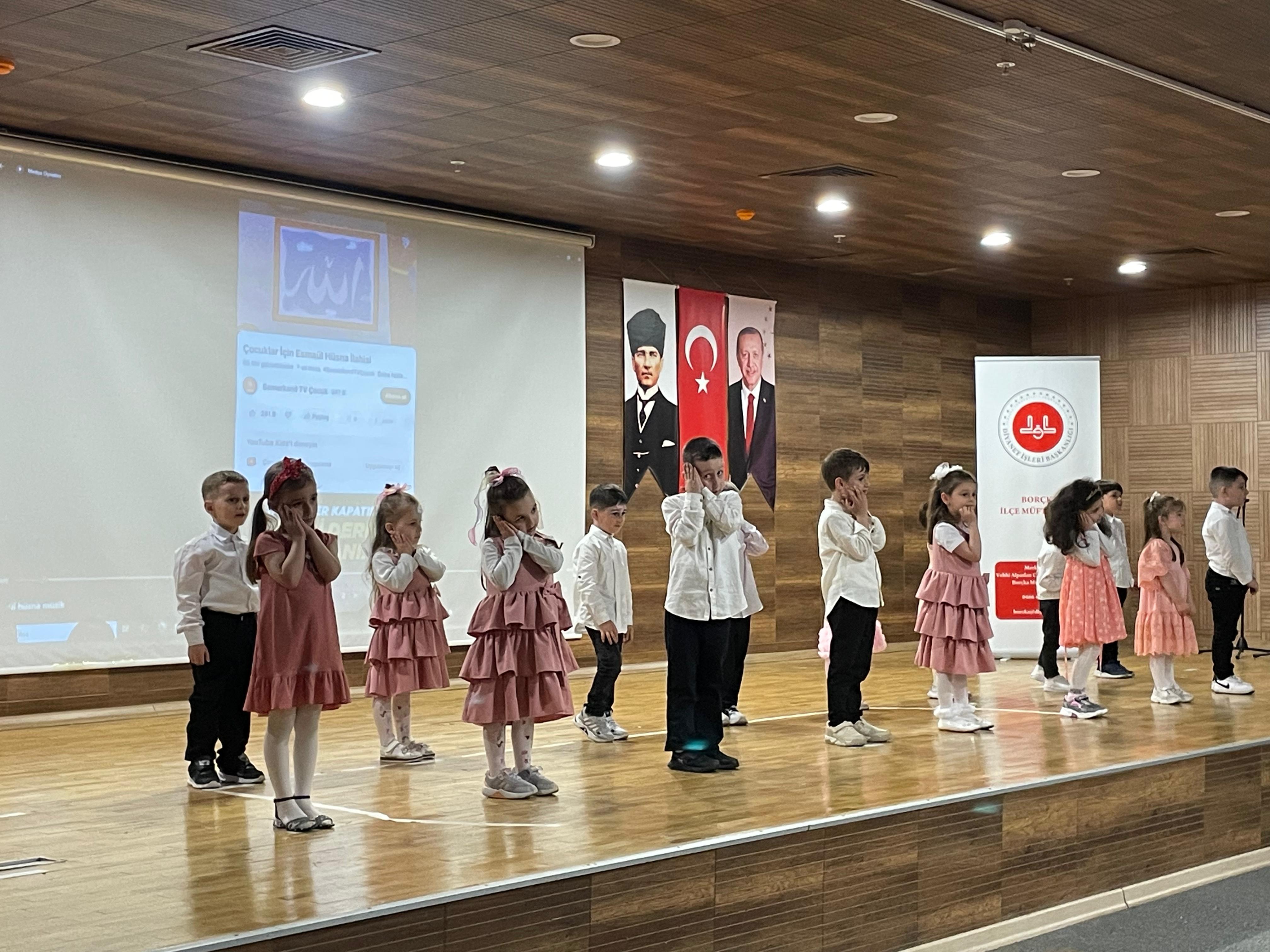 Borçka’da Miniklerden Yıl Sonu Gösterisi (5)