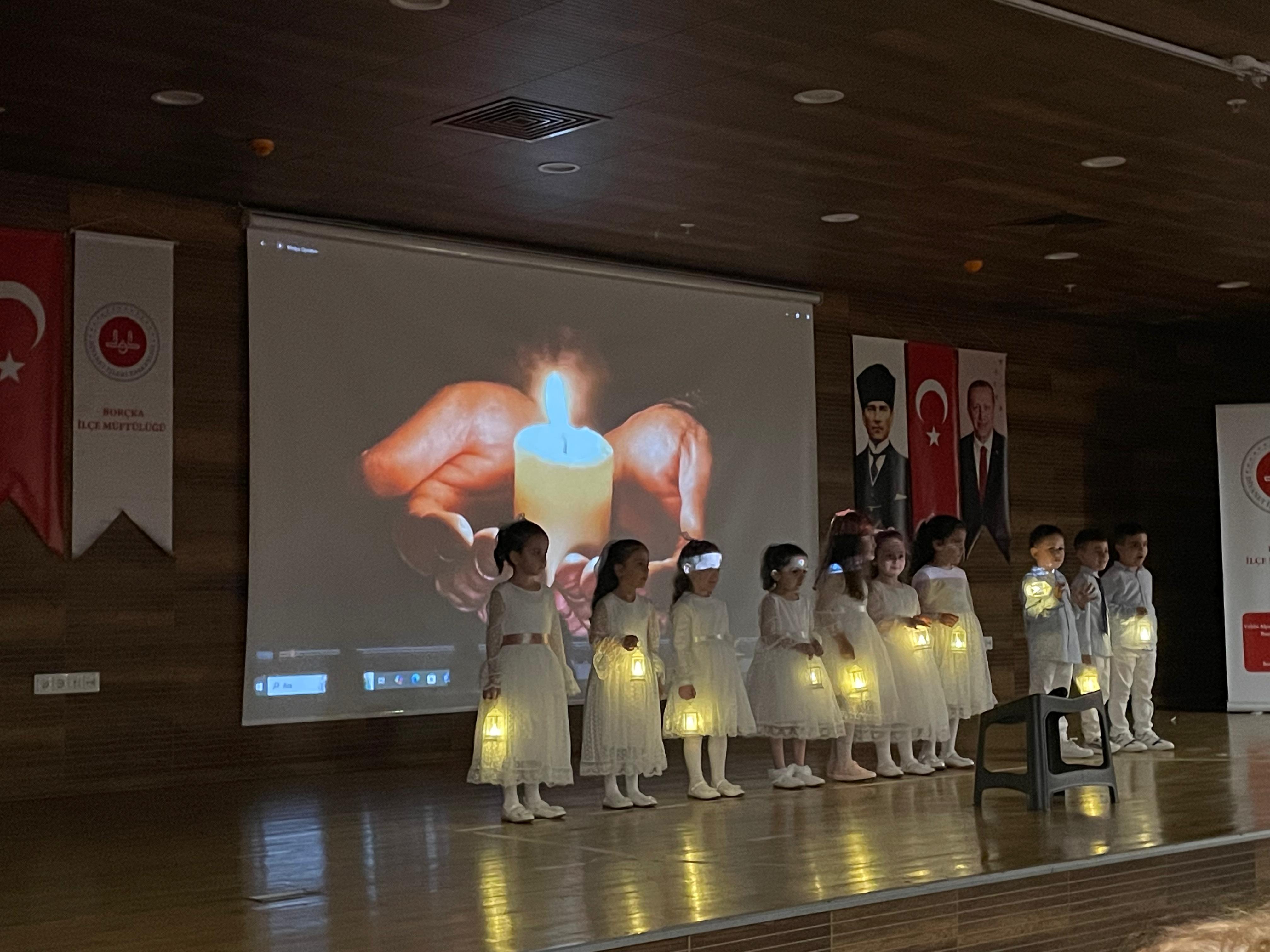 Borçka’da Miniklerden Yıl Sonu Gösterisi (6)