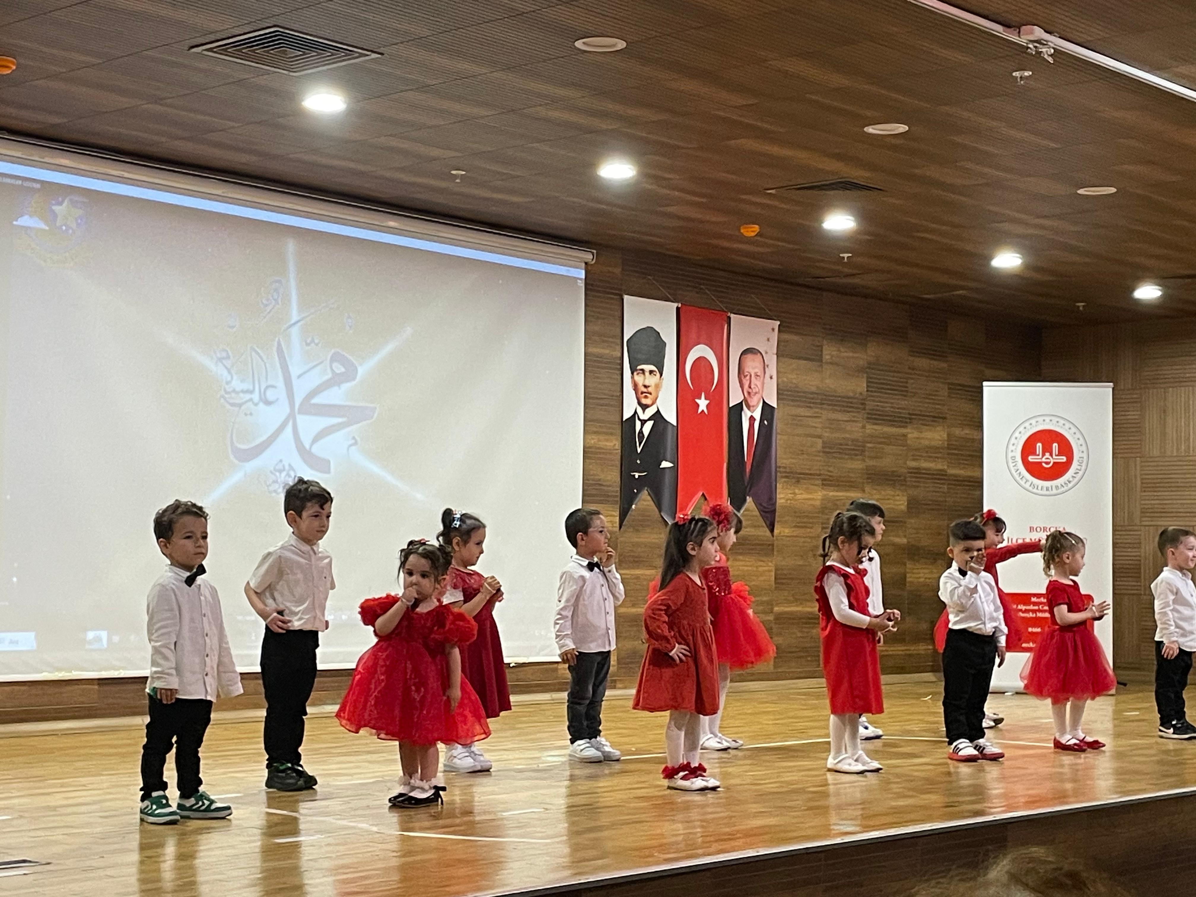 Borçka’da Miniklerden Yıl Sonu Gösterisi (8)