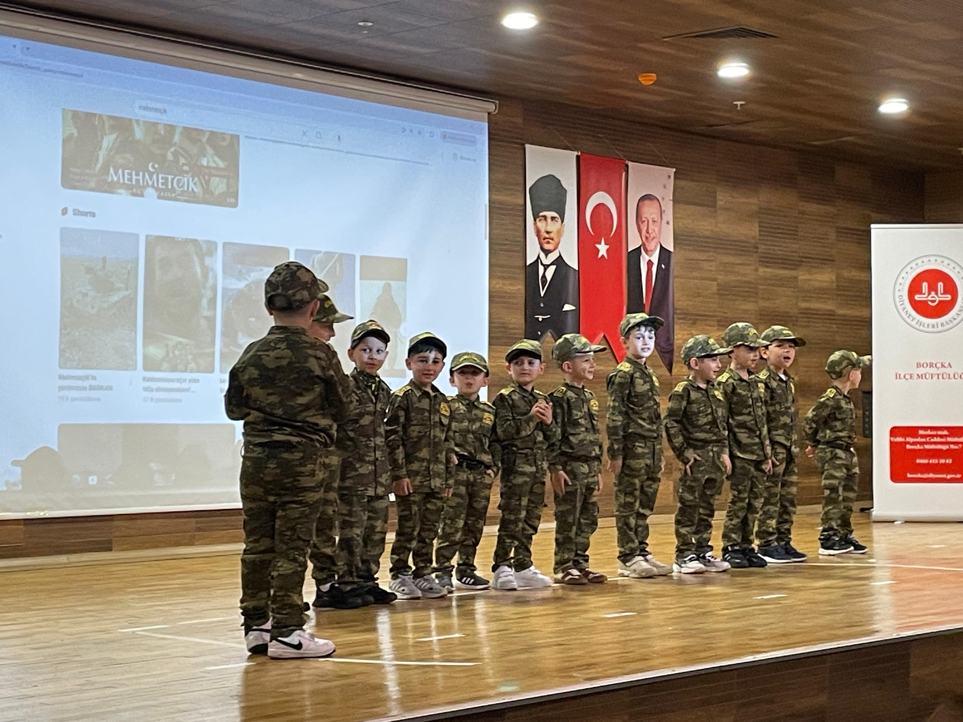 Borçka’da Miniklerden Yıl Sonu Gösterisi (9)
