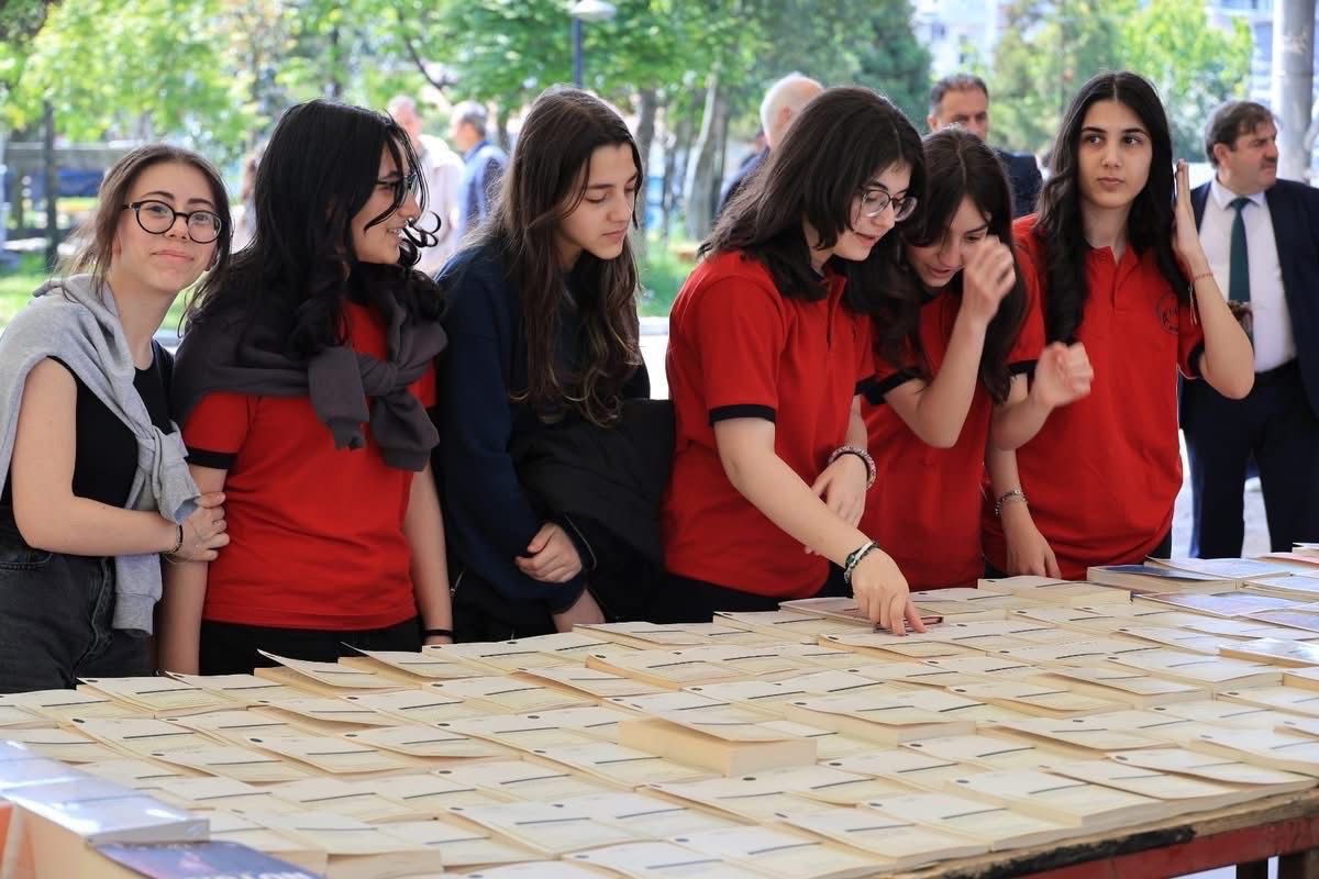 Kitapseverler Gösteri Merkezi'nde Buluşuyor (2)