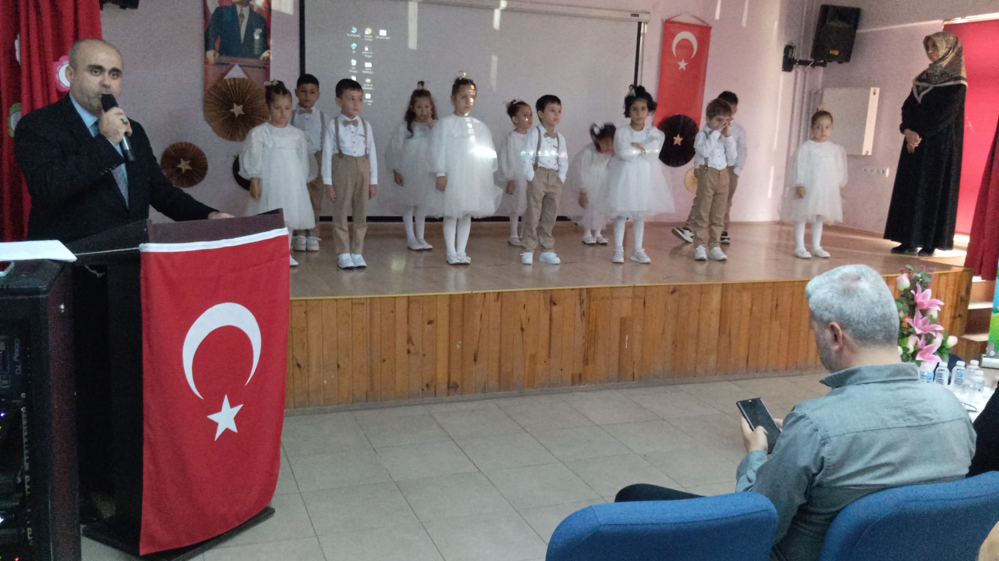 Miniklerden Mezuniyet Sevinci (1)