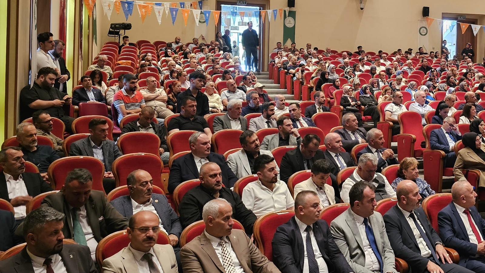 AK Parti’nin Artvin Etkinliğinde Salon Dolmadı 1