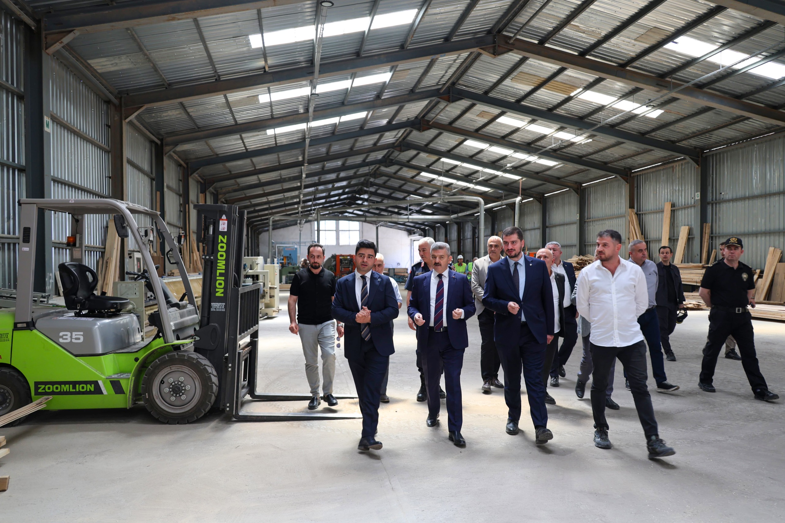 Artvin Valisi Ergün'den orman ürünleri tesisine ziyaret 1