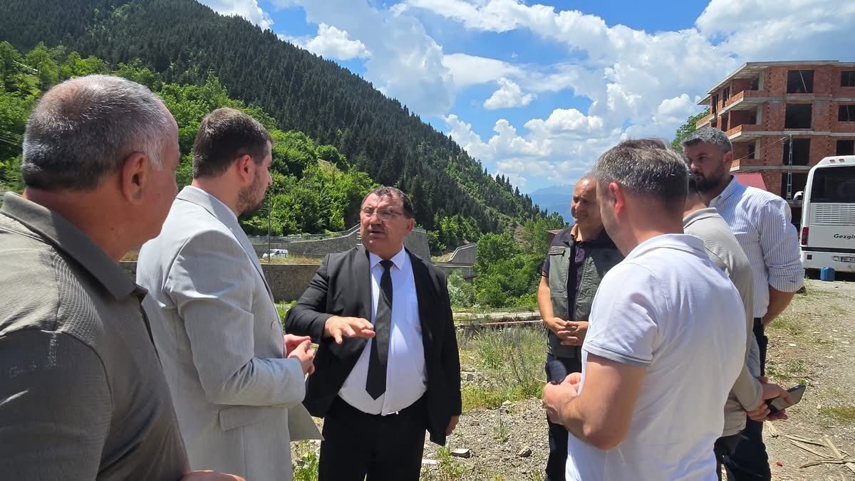Şavşat’taki Yatırımları Yerinde İnceledi