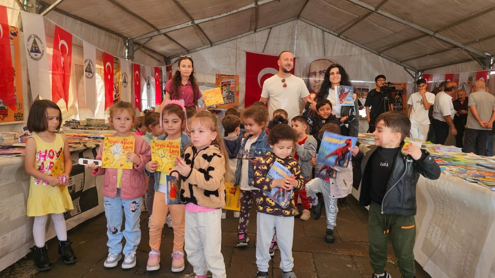 Miniklerden Kitap Fuarı Ziyareti