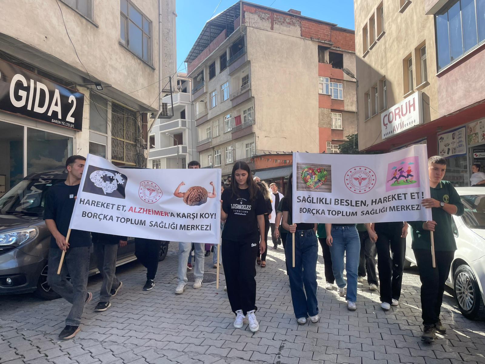 Alzheimer’a Dikkat Çekmek İçin Farkındalık Yürüyüşü Düzenlendi (3)