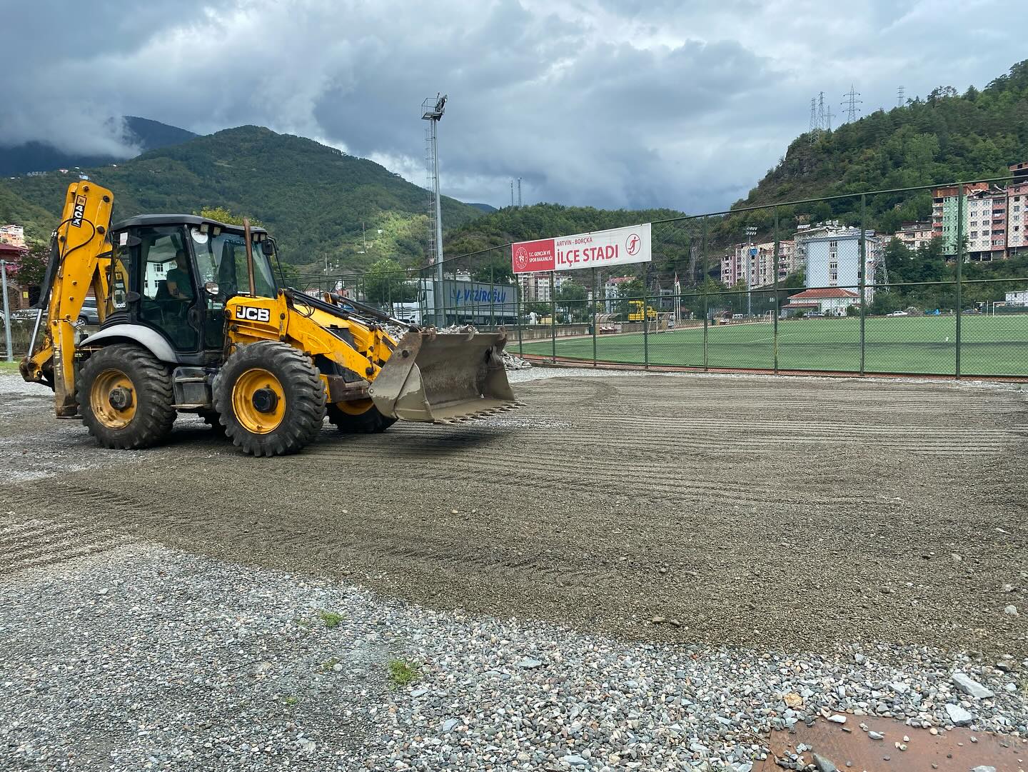 Borçka İlçe Stadında Parke Çalışmaları Başladı (1)