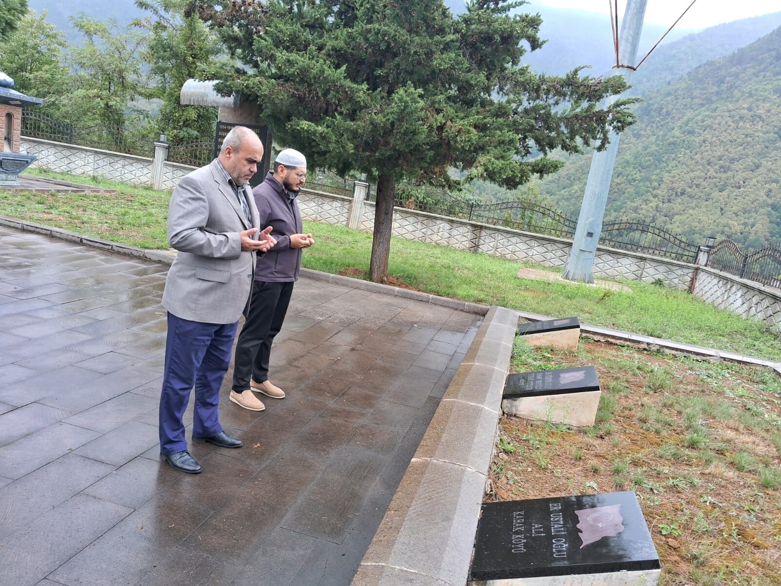 Gaziler ve Şehitlik Ziyaret Edildi