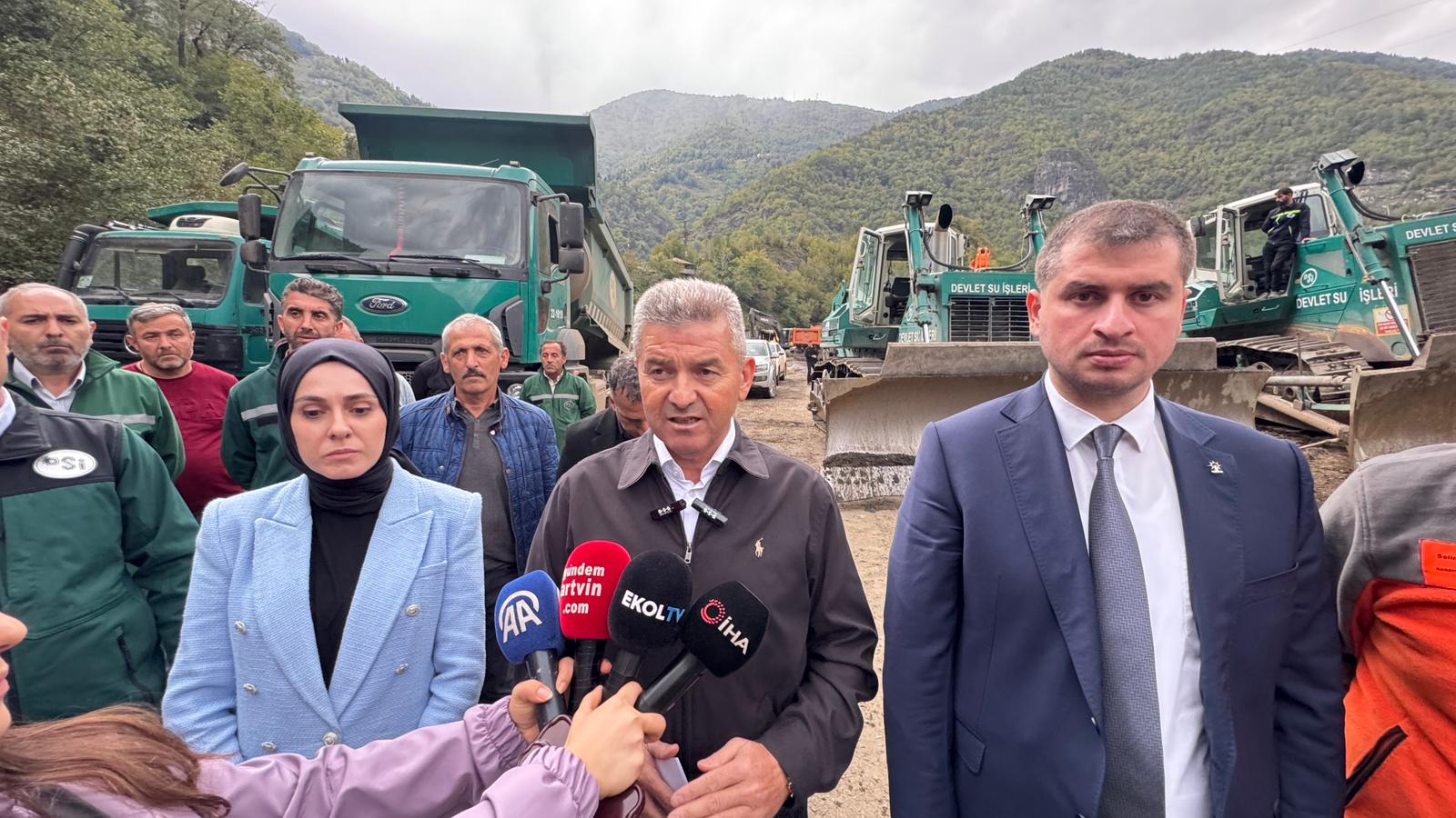 Heyelan Bölgesinde İncelemelerde Bulundu (4)