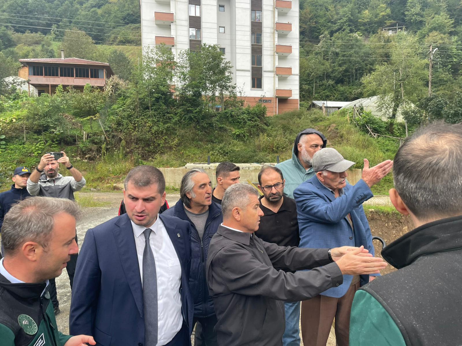 Heyelan Bölgesinde İncelemelerde Bulundu (5)