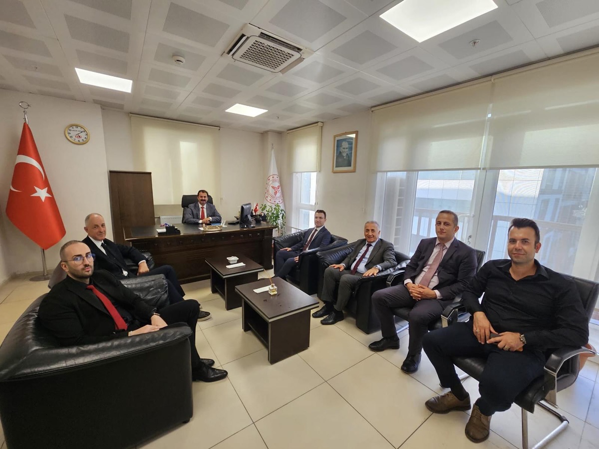 Hopa’da Sağlık Kurumlarına Ziyaret
