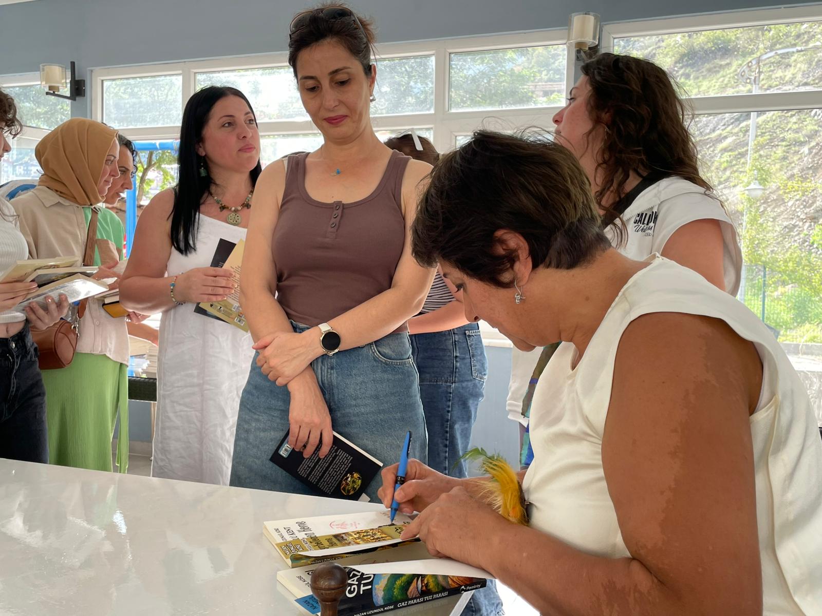 Nazan Uzungül Köse Borçka’da Okurlarıyla Buluştu (3)