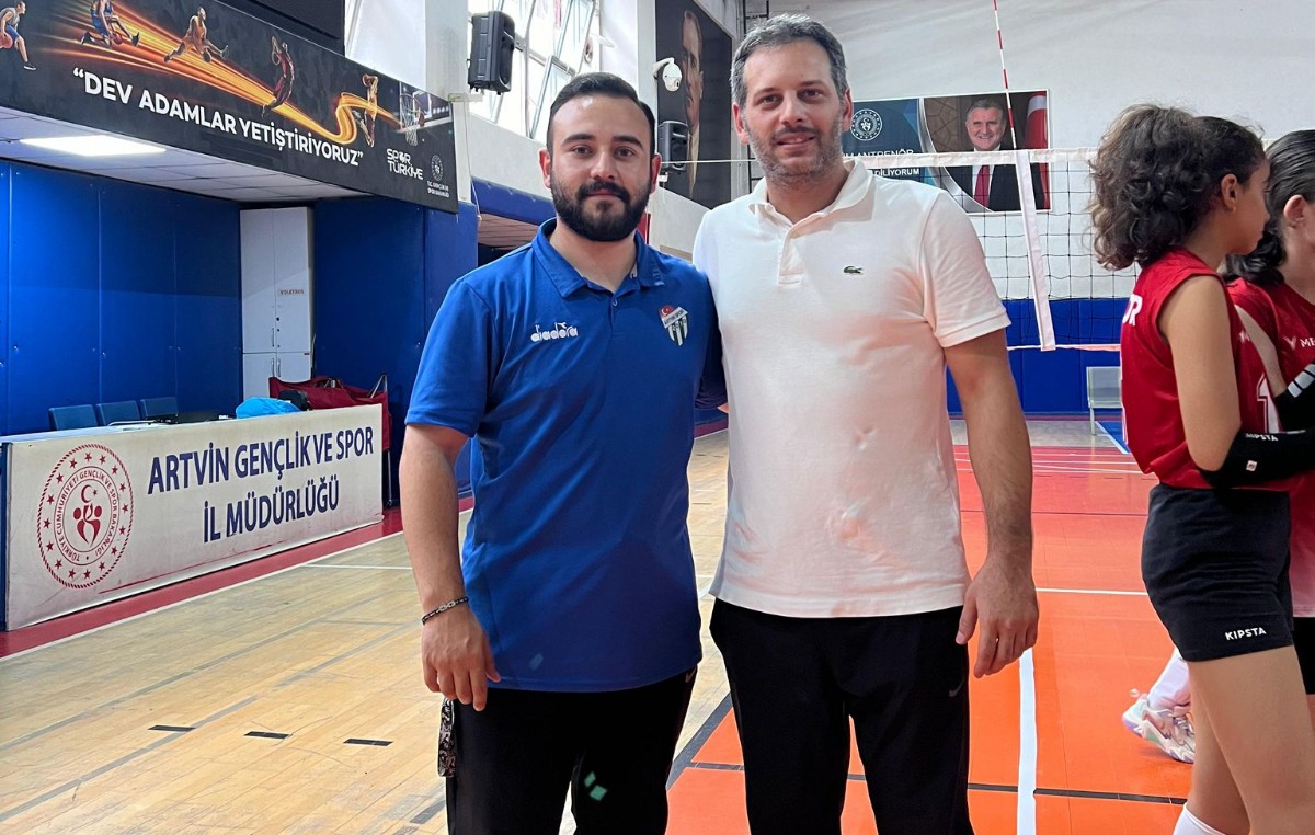 Voleybol Dostluk Maçlarında Heyecan