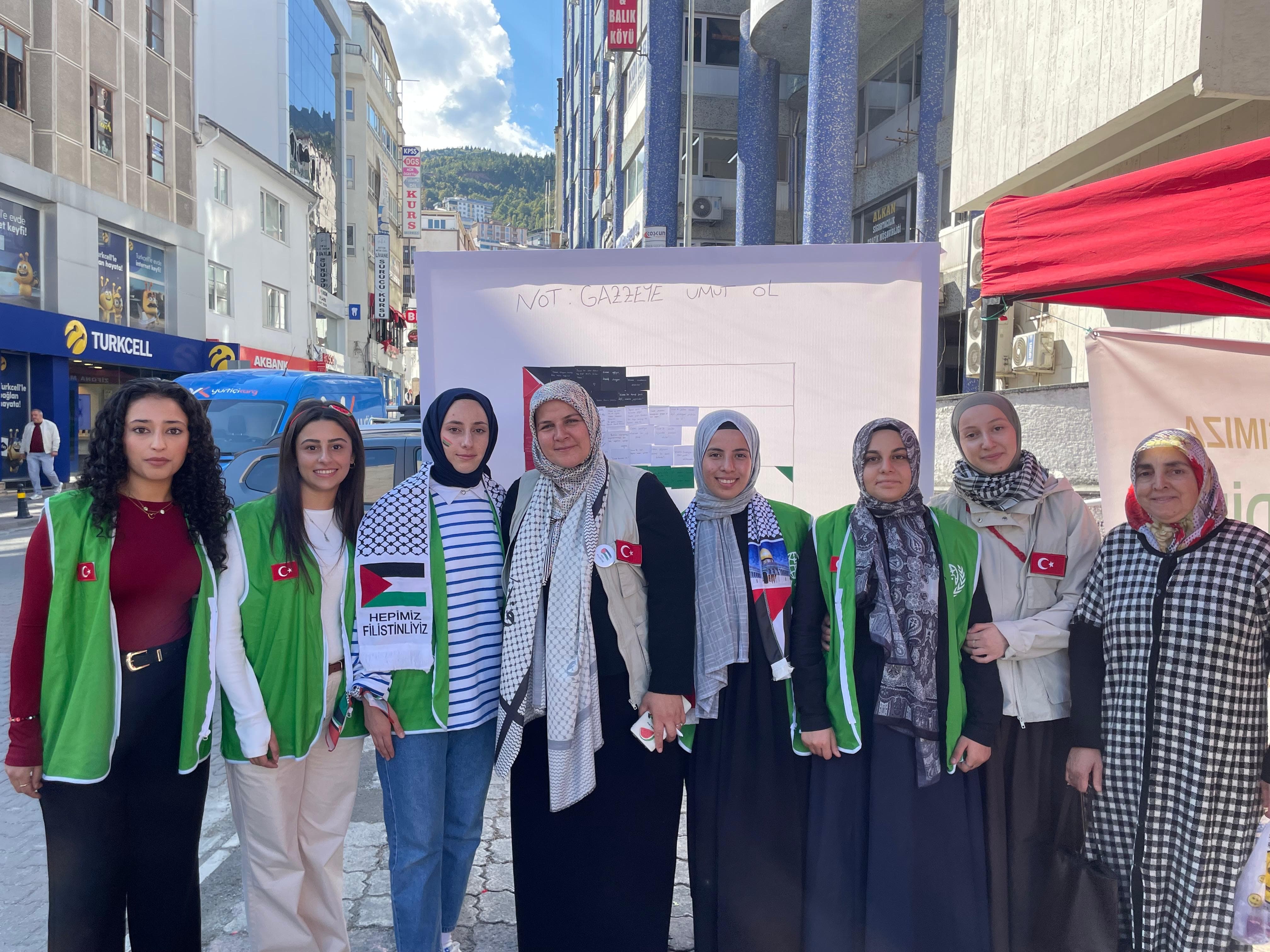 Filistin İçin Hayır Çarşısı Düzenlendi 3