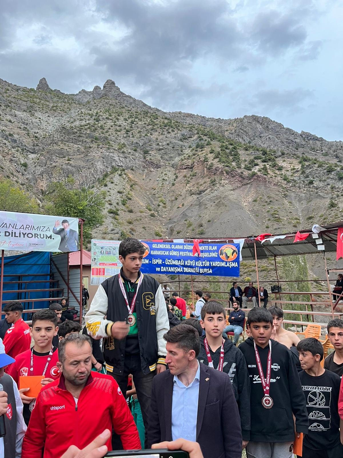 Artvinli Güreşçiler Erzurum’dan Madalyalarla Döndü (1)