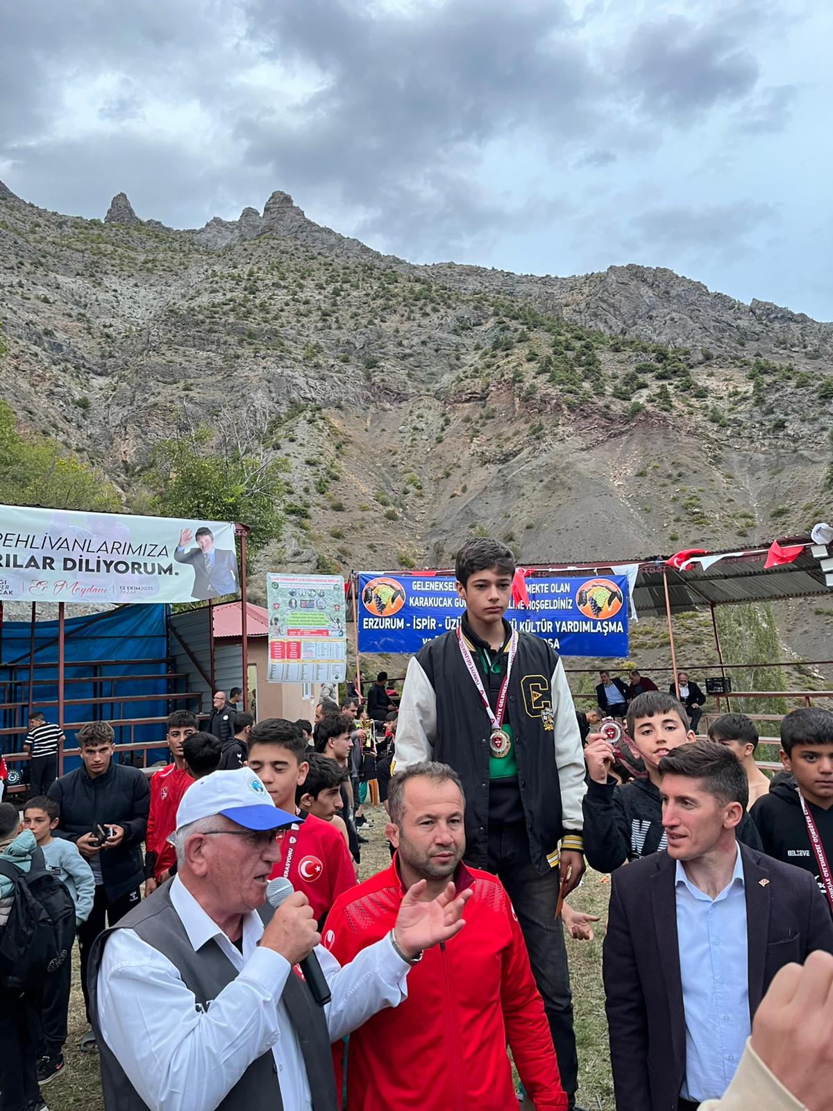 Artvinli Güreşçiler Erzurum’dan Madalyalarla Döndü (2)