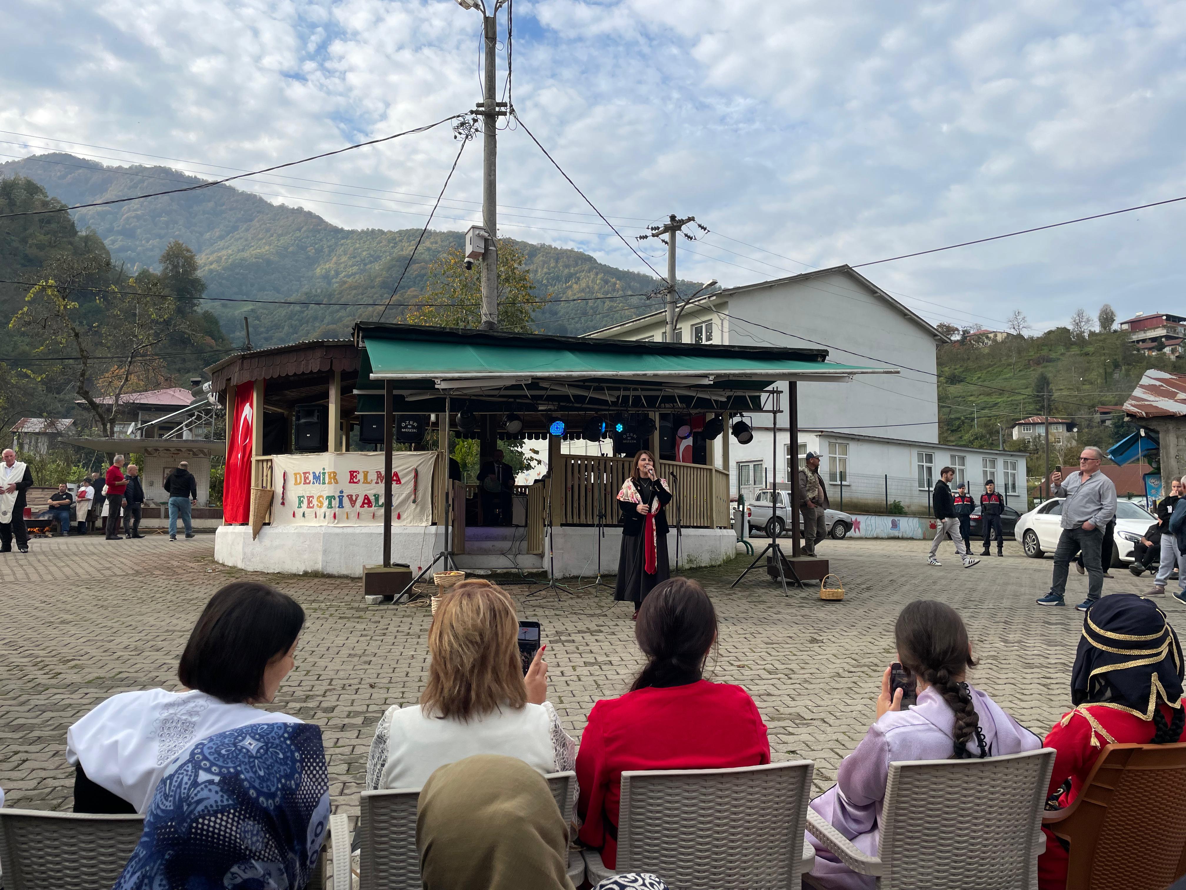 Borçka’nın Sınır Köyü Muratlı, Festivalle Renkleniyor (4)