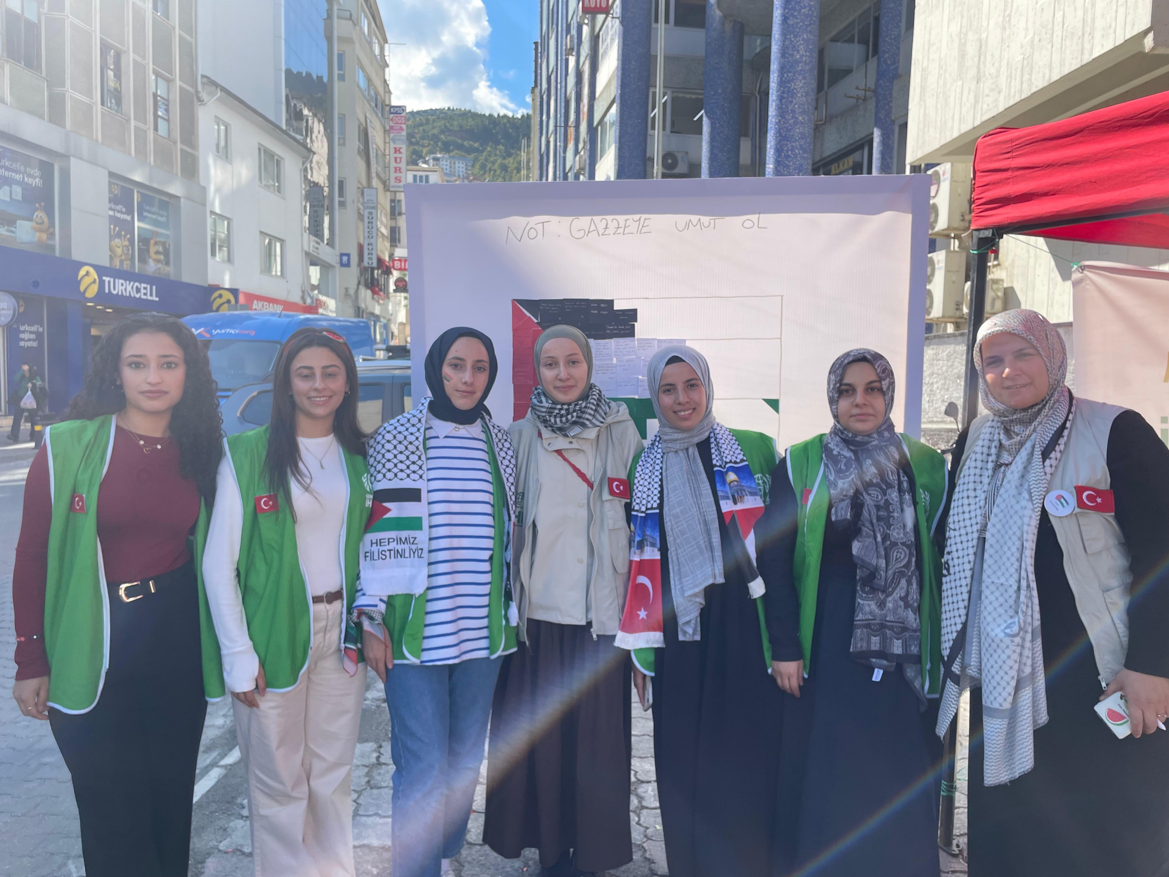Filistin İçin Hayır Çarşısı Düzenlendi 4