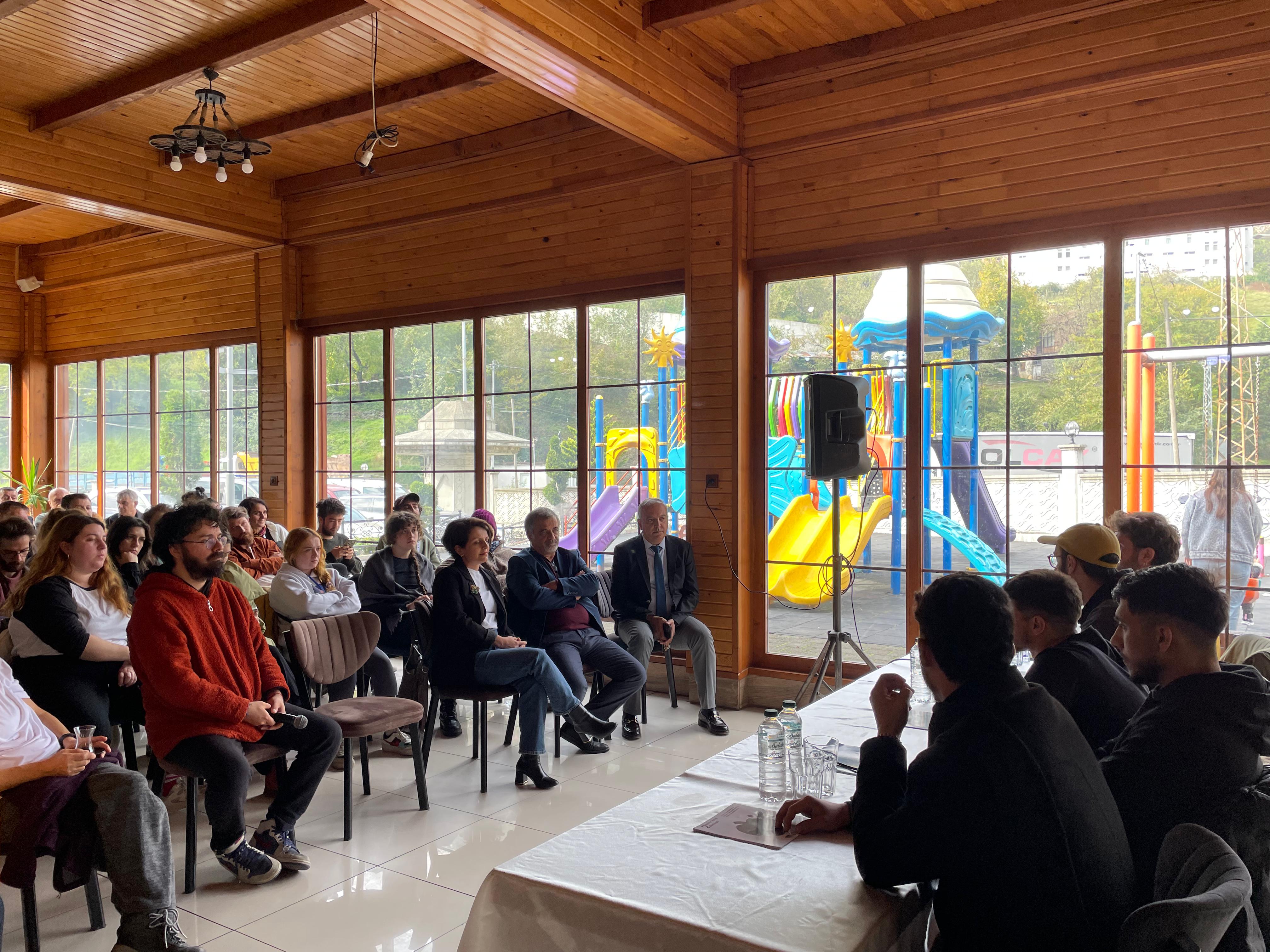 “Filistin’de Savaş Koşulları Altında Sanat” Söyleşisi Gerçekleşti (3)