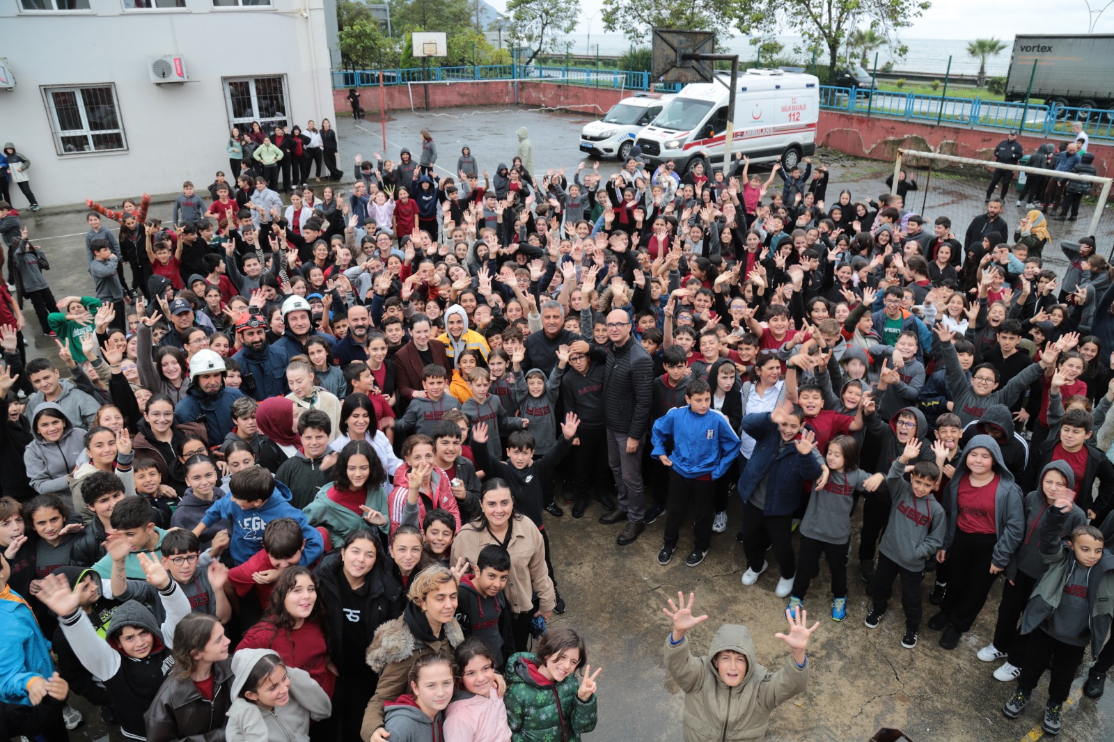 Hopa’da Öğrencilere Afet Tatbikatı (2)