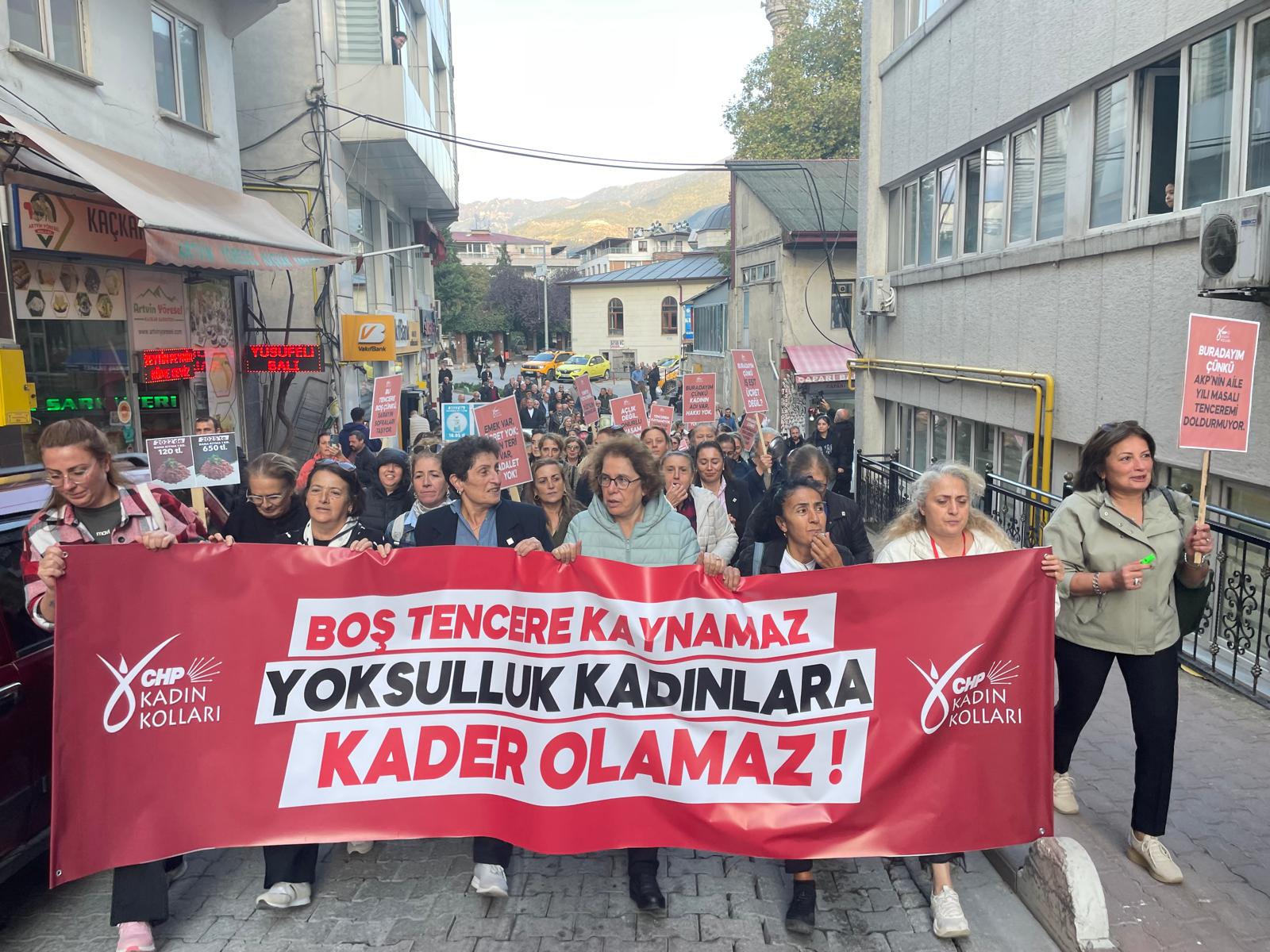 “Yoksulluğun Bile Cinsiyeti Var”