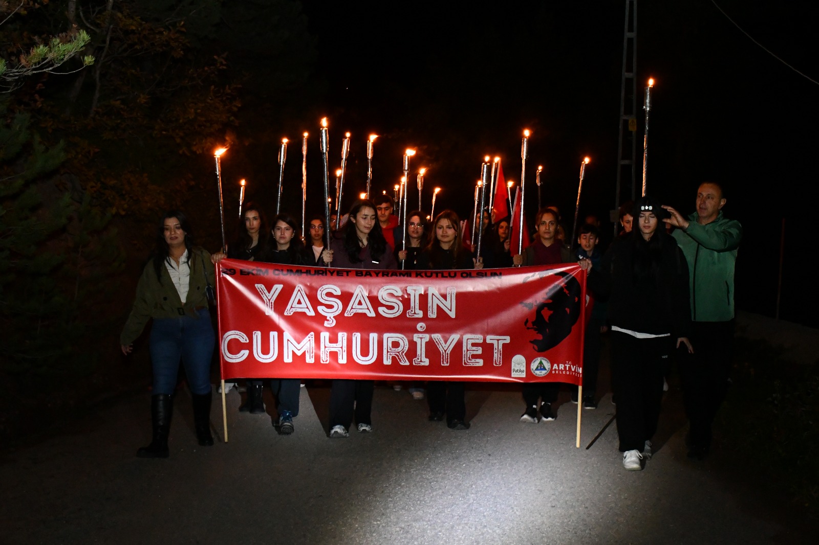 Karanlığı Cumhuriyet’in Işığıyla Aydınlattılar