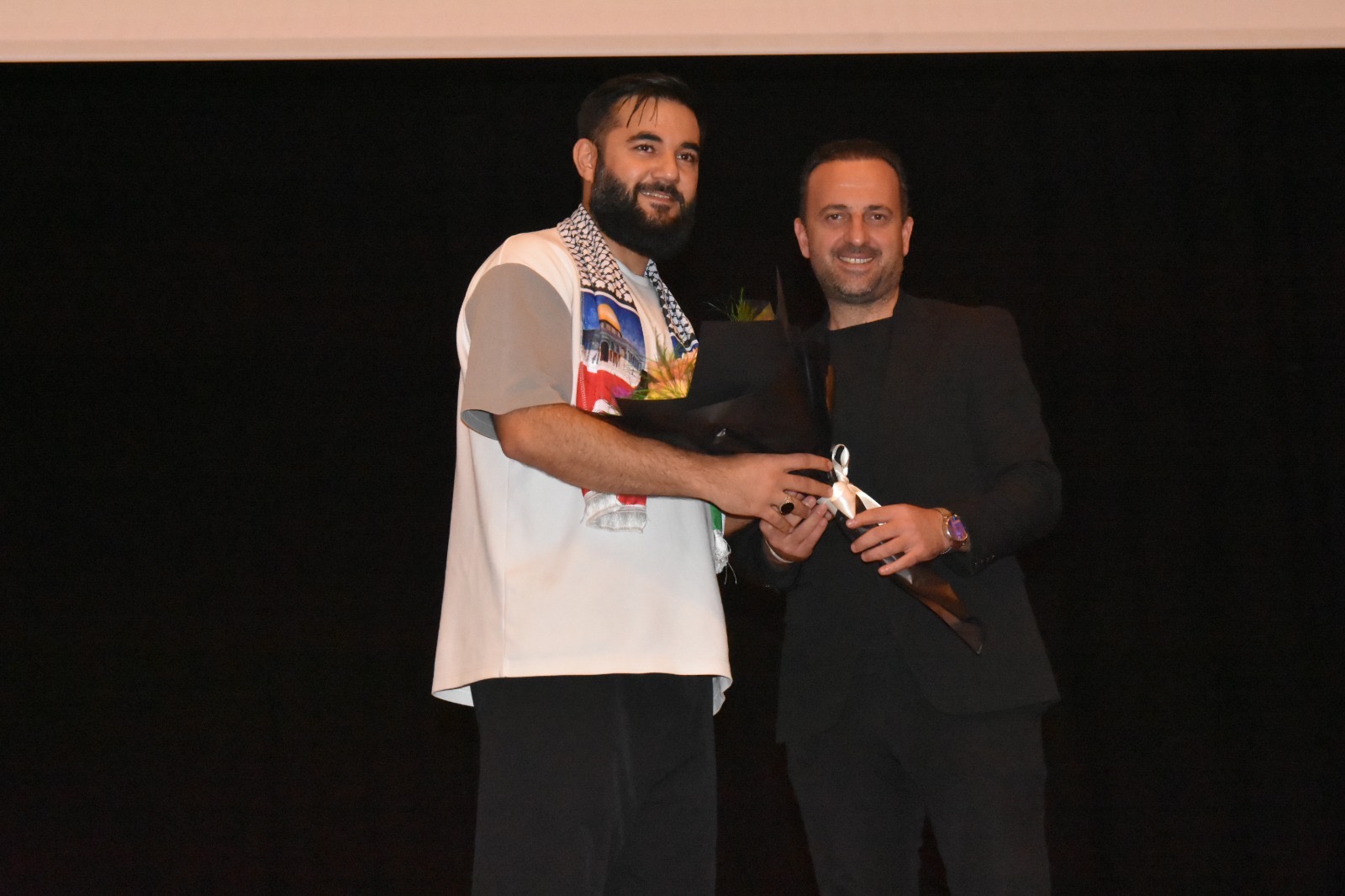 4098Fcfb 03F3 4Cb5 B5E1 204E53170188