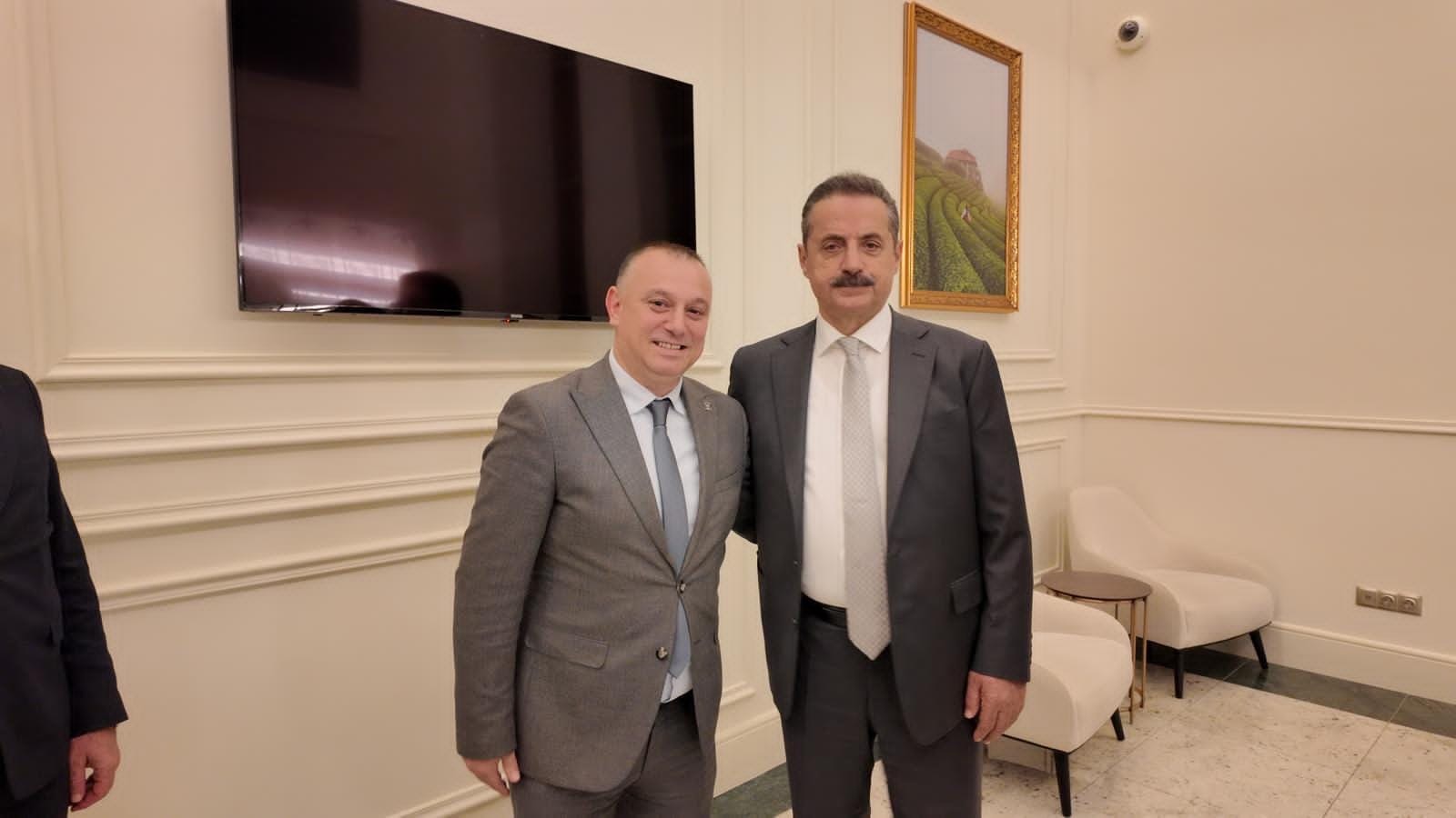 827D5260 296C 4118 A2Bb 77D0F577Eab2