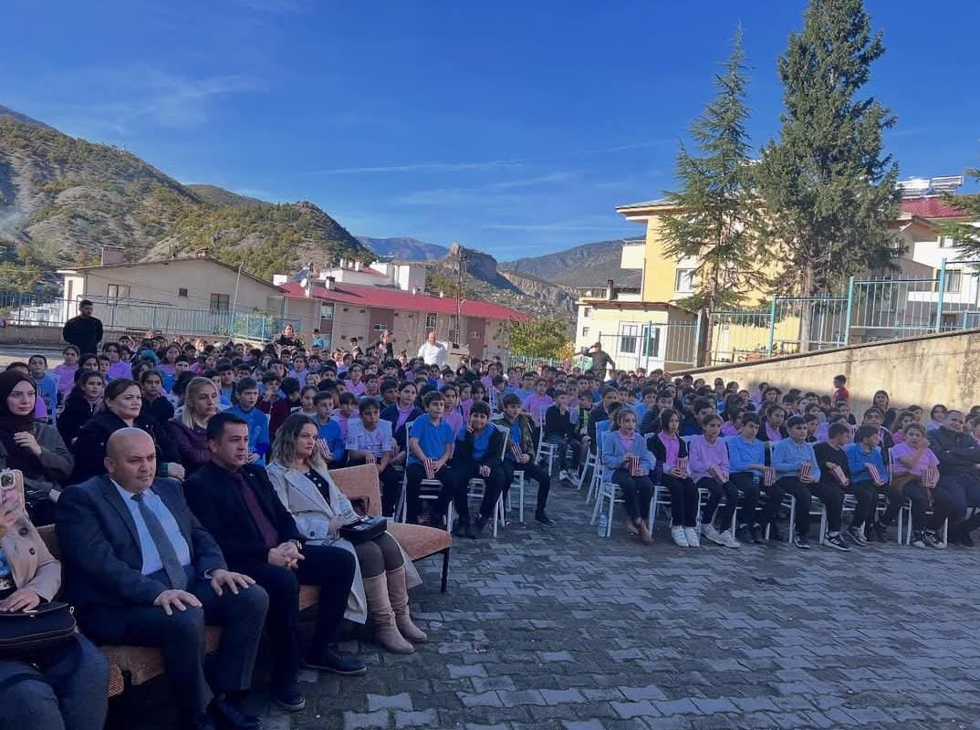 “Dersimiz Atatürk” Filmi Büyük İlgi Gördü (1)