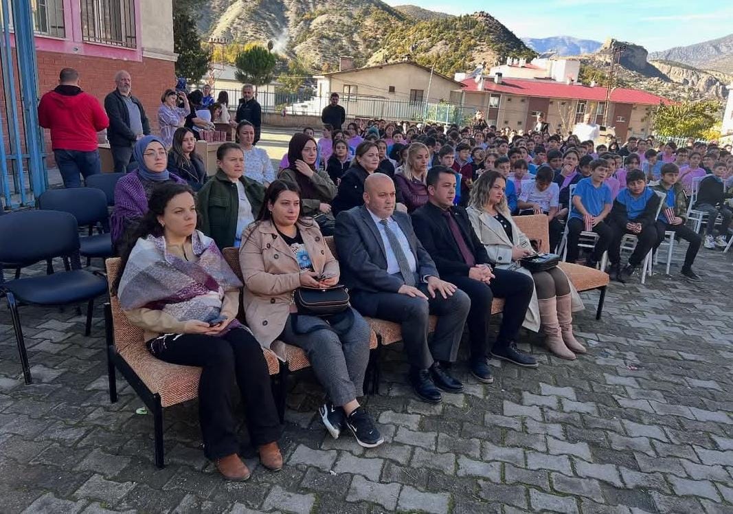 “Dersimiz Atatürk” Filmi Büyük İlgi Gördü (3)