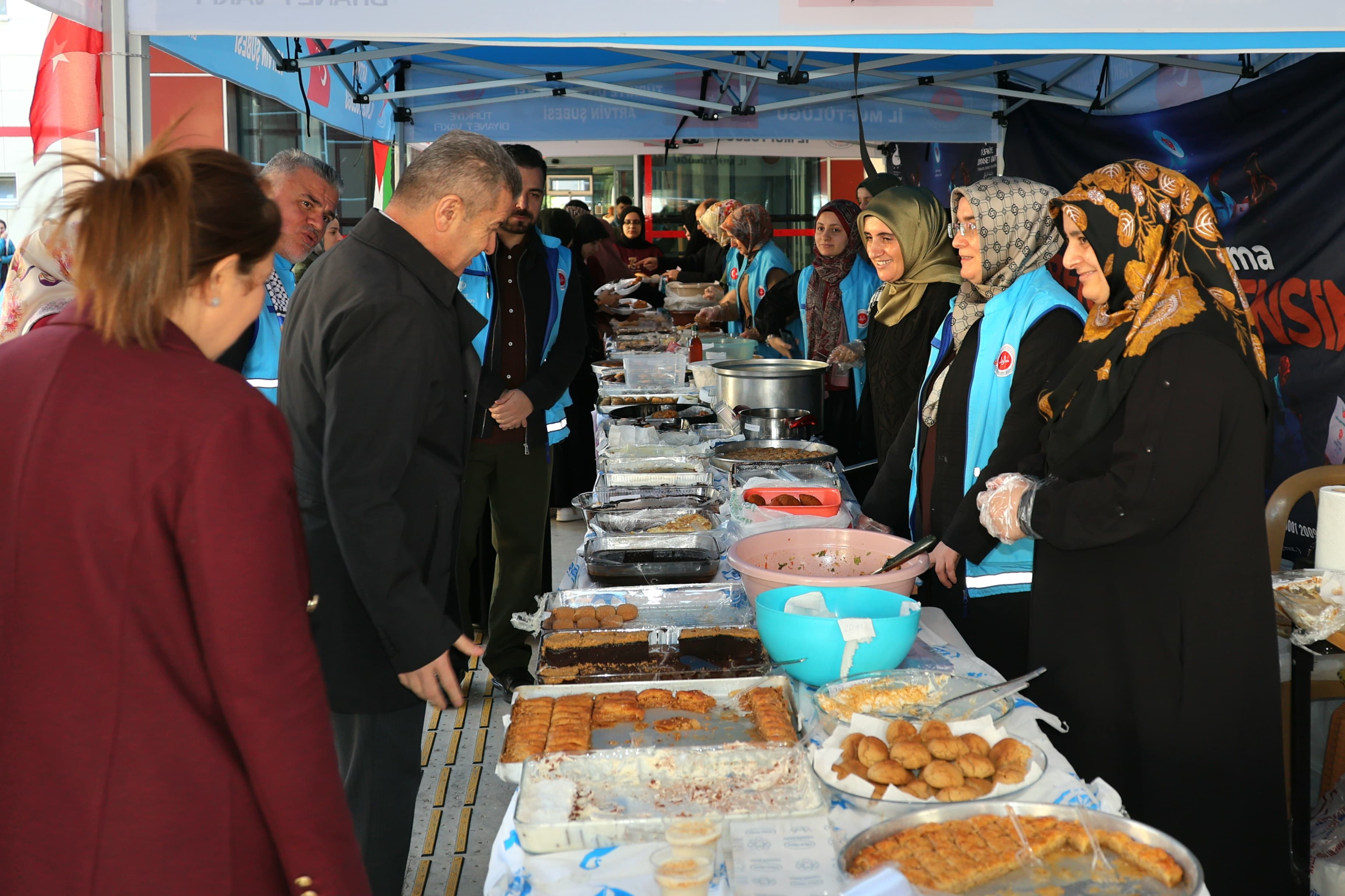 AÇÜ’de Gazze İçin Hayır Çarşısı-2
