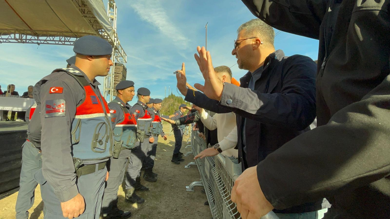 Murgul’da Halk Toplantıyı Başlamadan Bitirdi (1)