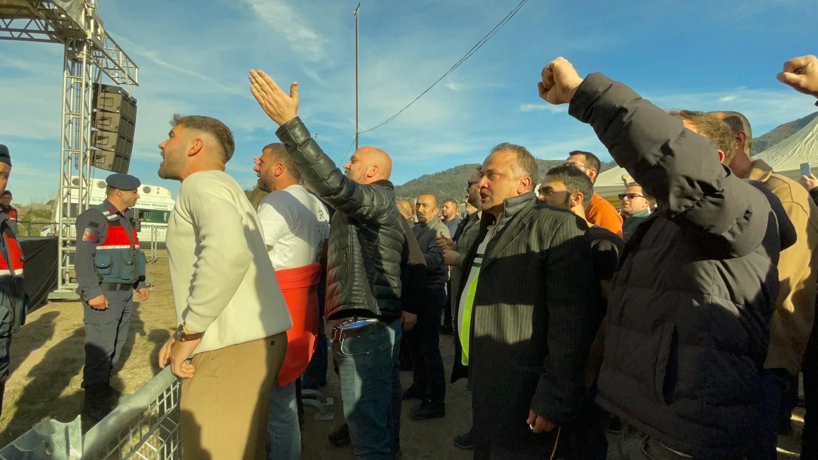 Murgul’da Halk Toplantıyı Başlamadan Bitirdi (4)