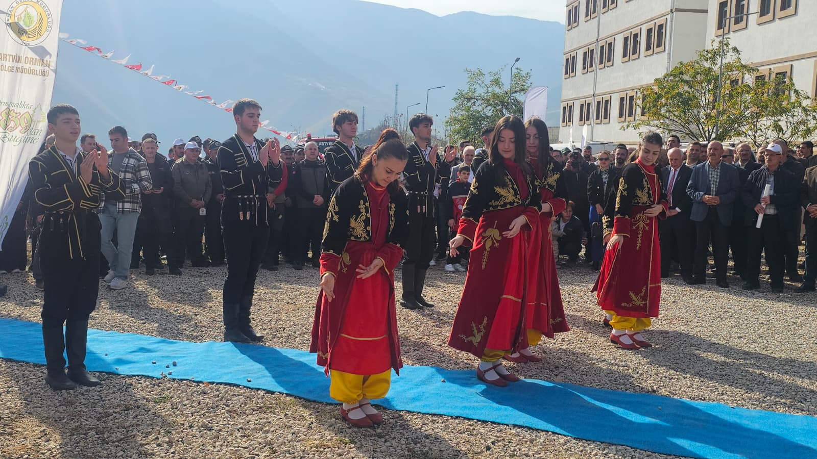 Fidanlar Toprakla Buluşturuldu-4