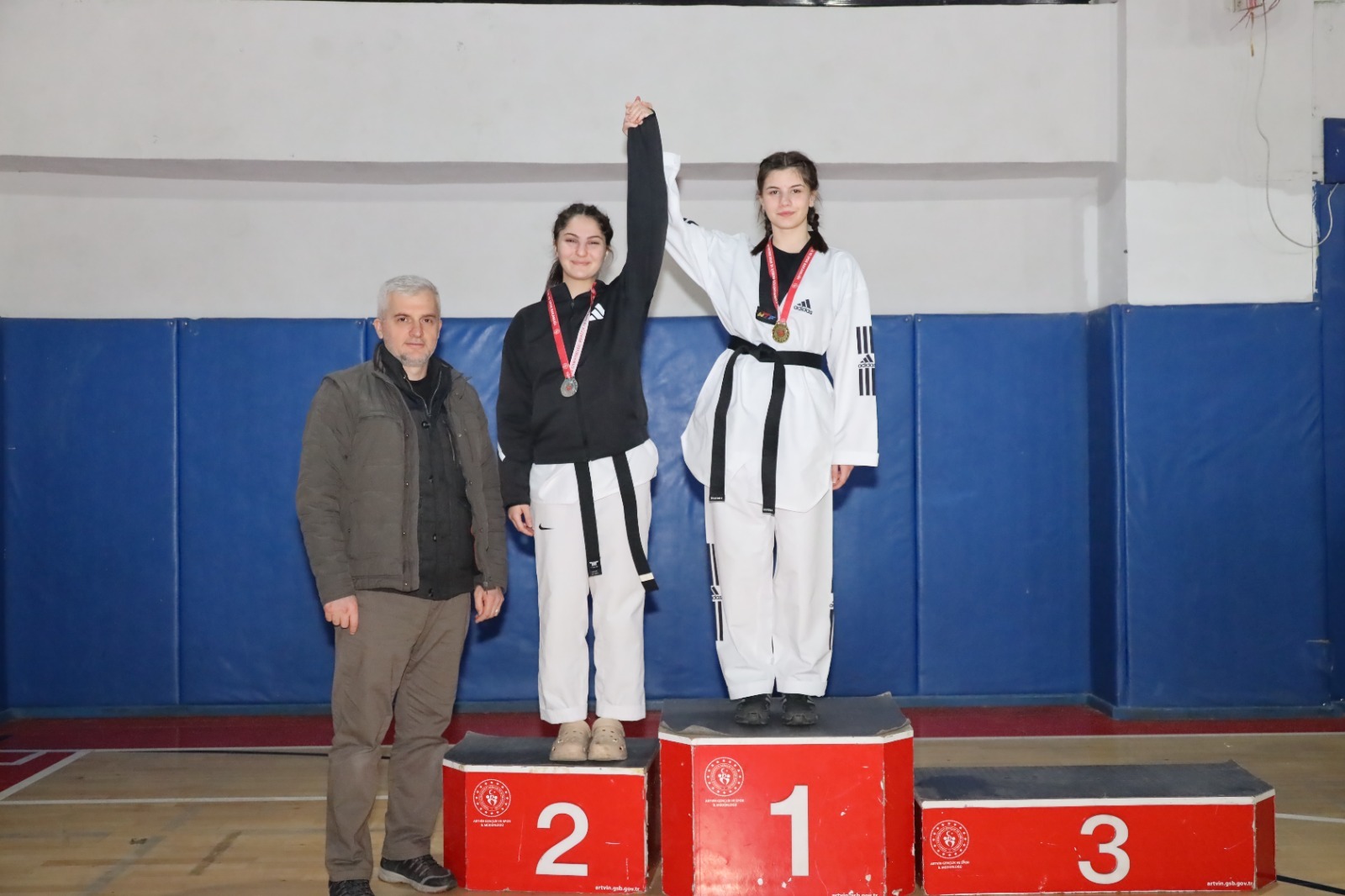 9612Eb85 E864 43C1 965E E777Cc93E866